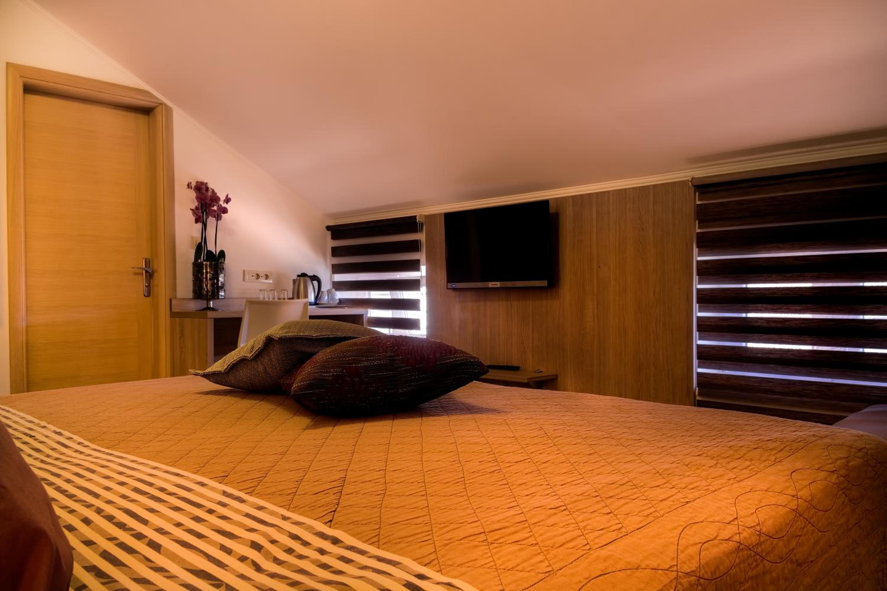 Standard Double or Twin Room - Photo 21