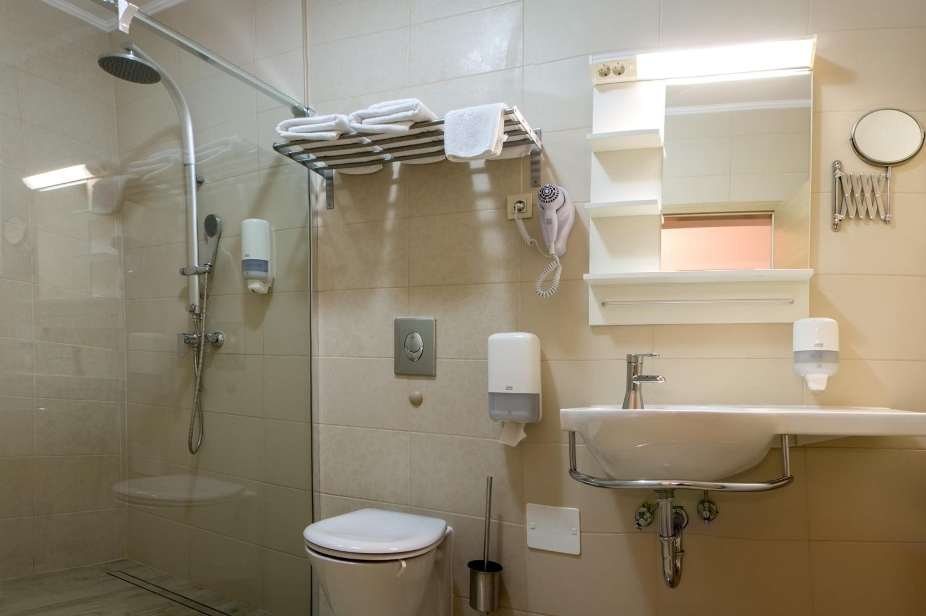 Standard Triple Room - Photo 15
