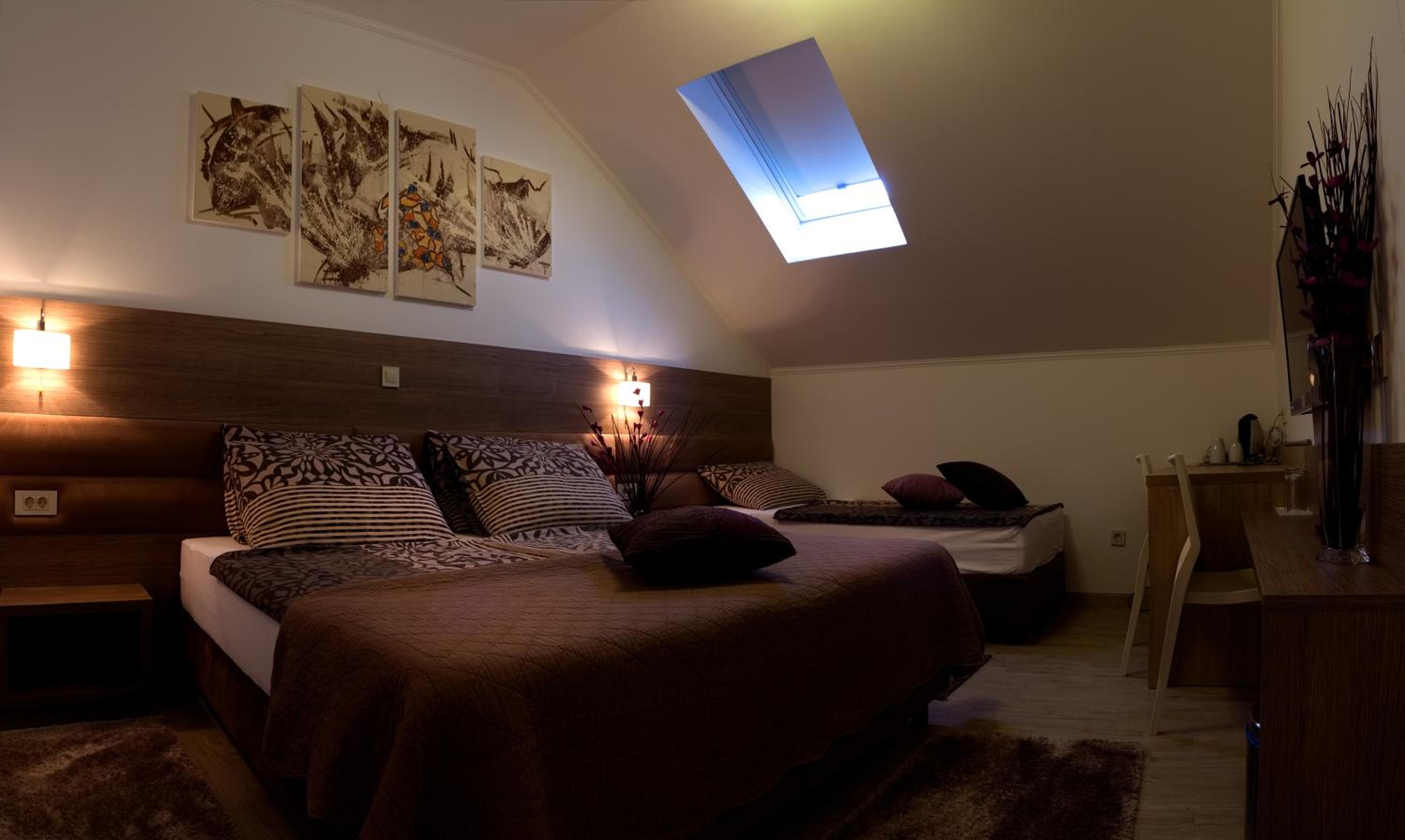 Standard Triple Room - Photo 11
