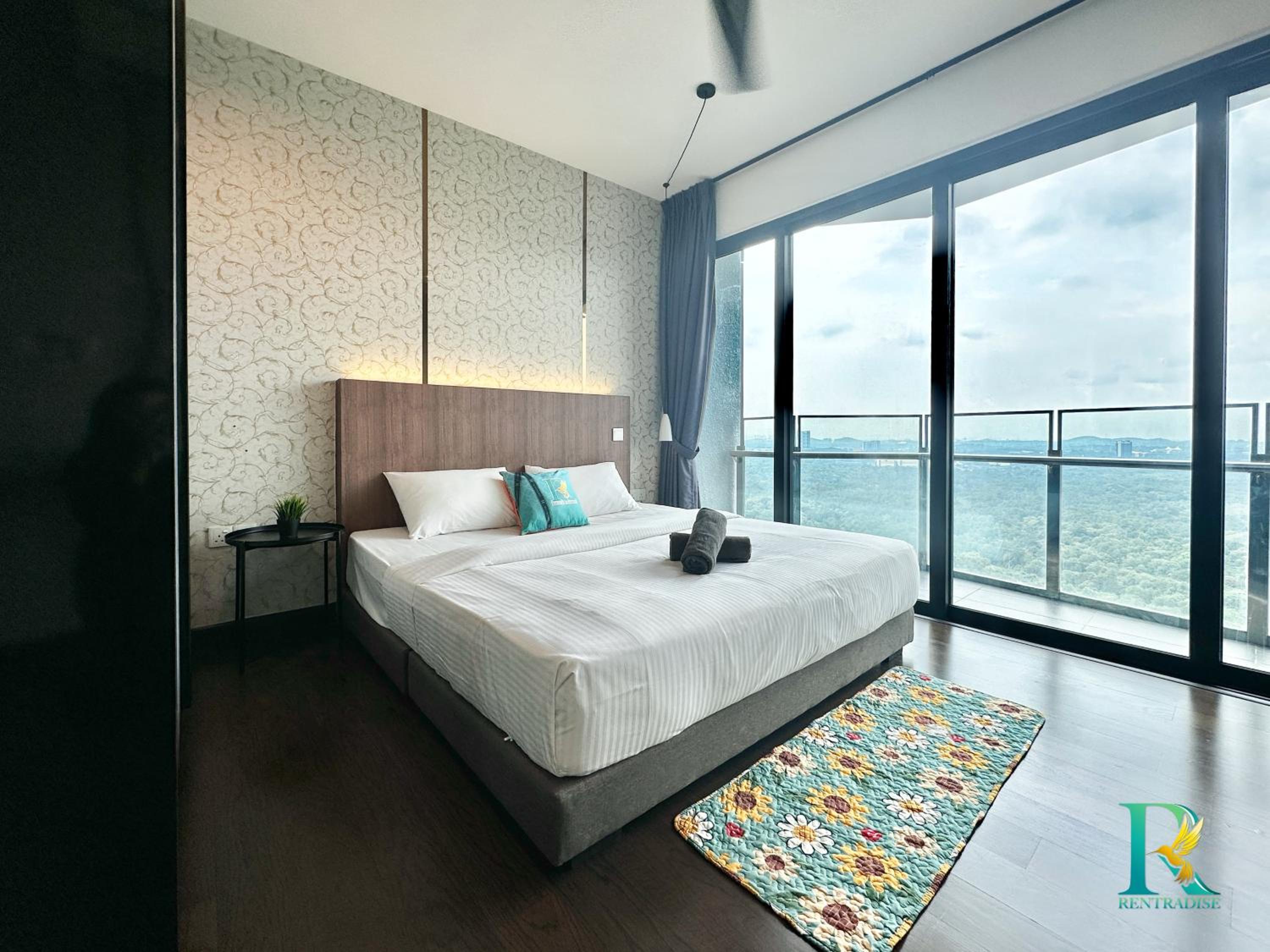Apartment with View and Balcony photo 2