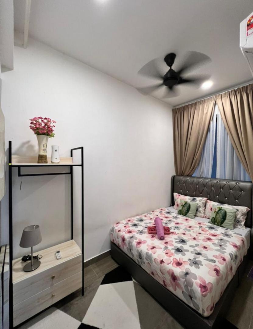 Two-Bedroom Apartment with Pool View photo 3