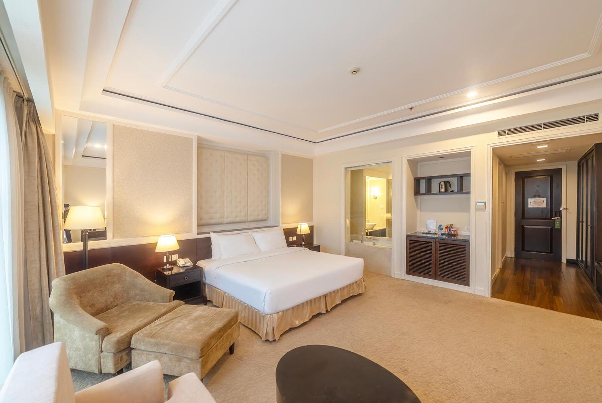 Deluxe King Suite