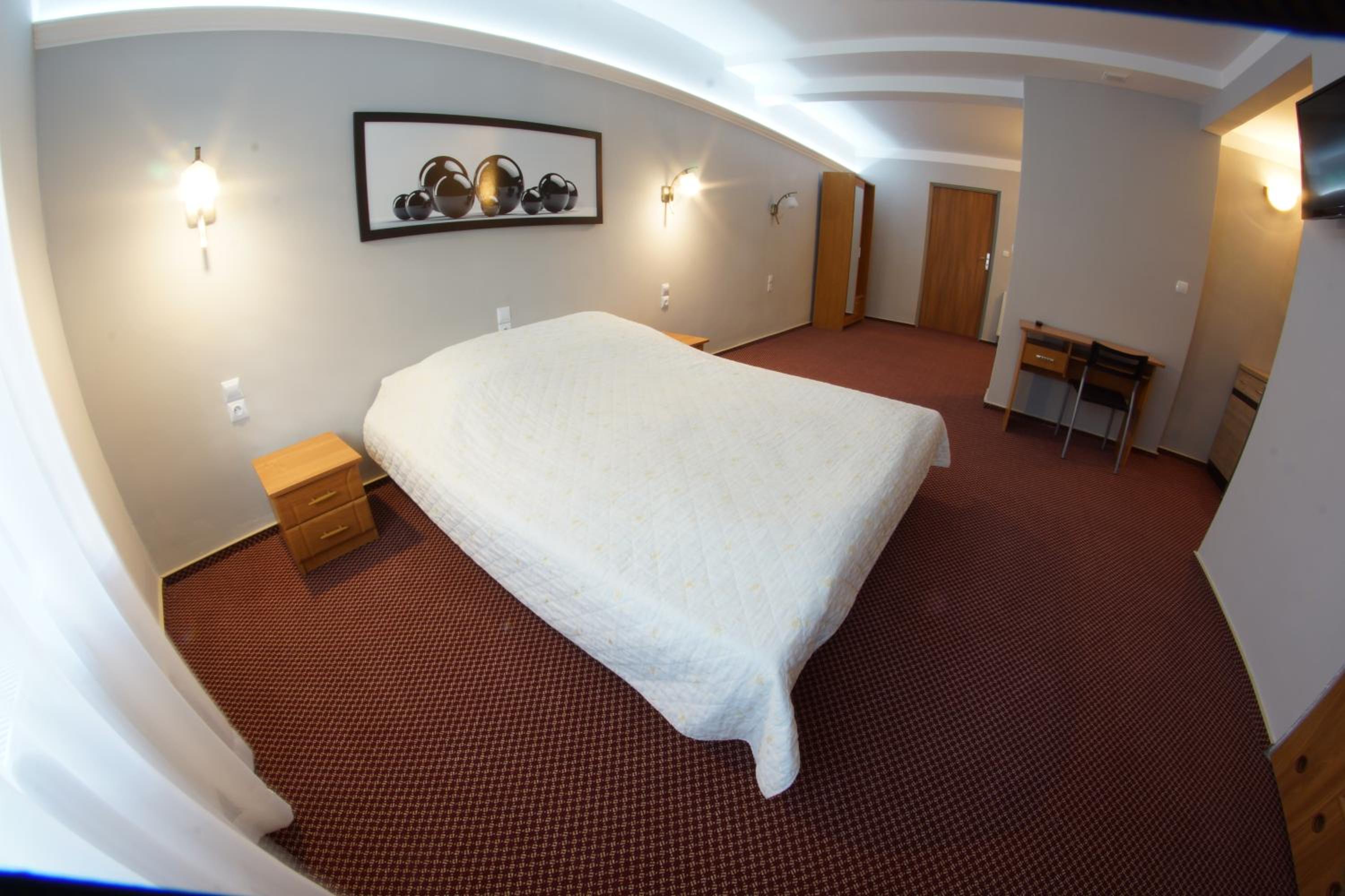 Double or Twin Room - Photo 6