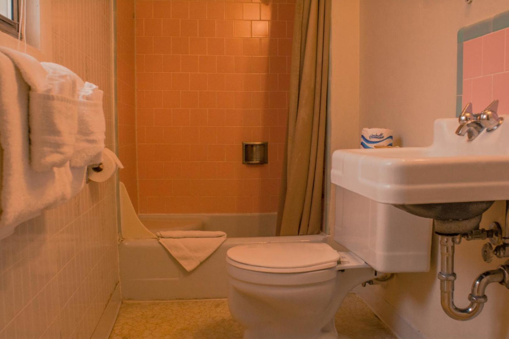 Queen Room - Photo 7