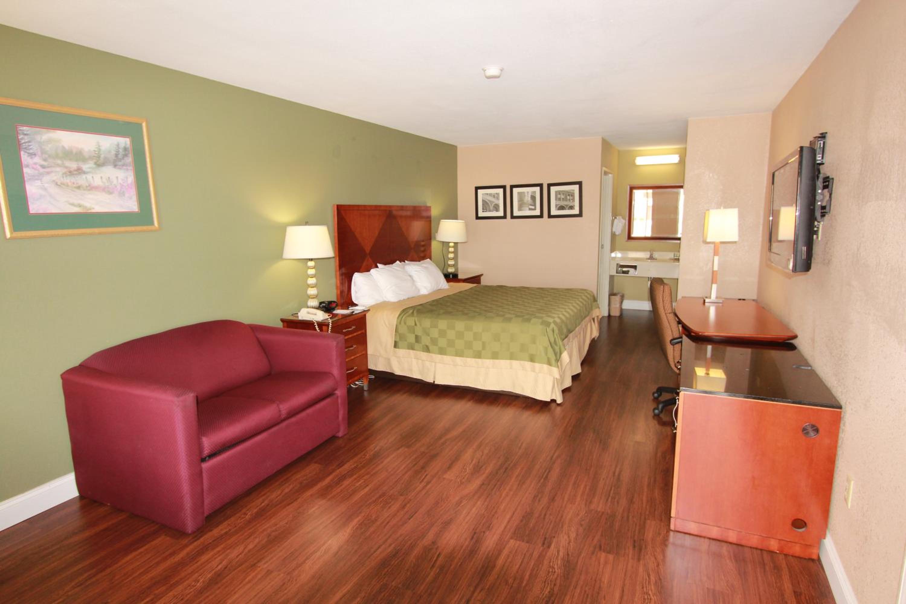 Standard King Room - Non-Smoking  - Photo 13