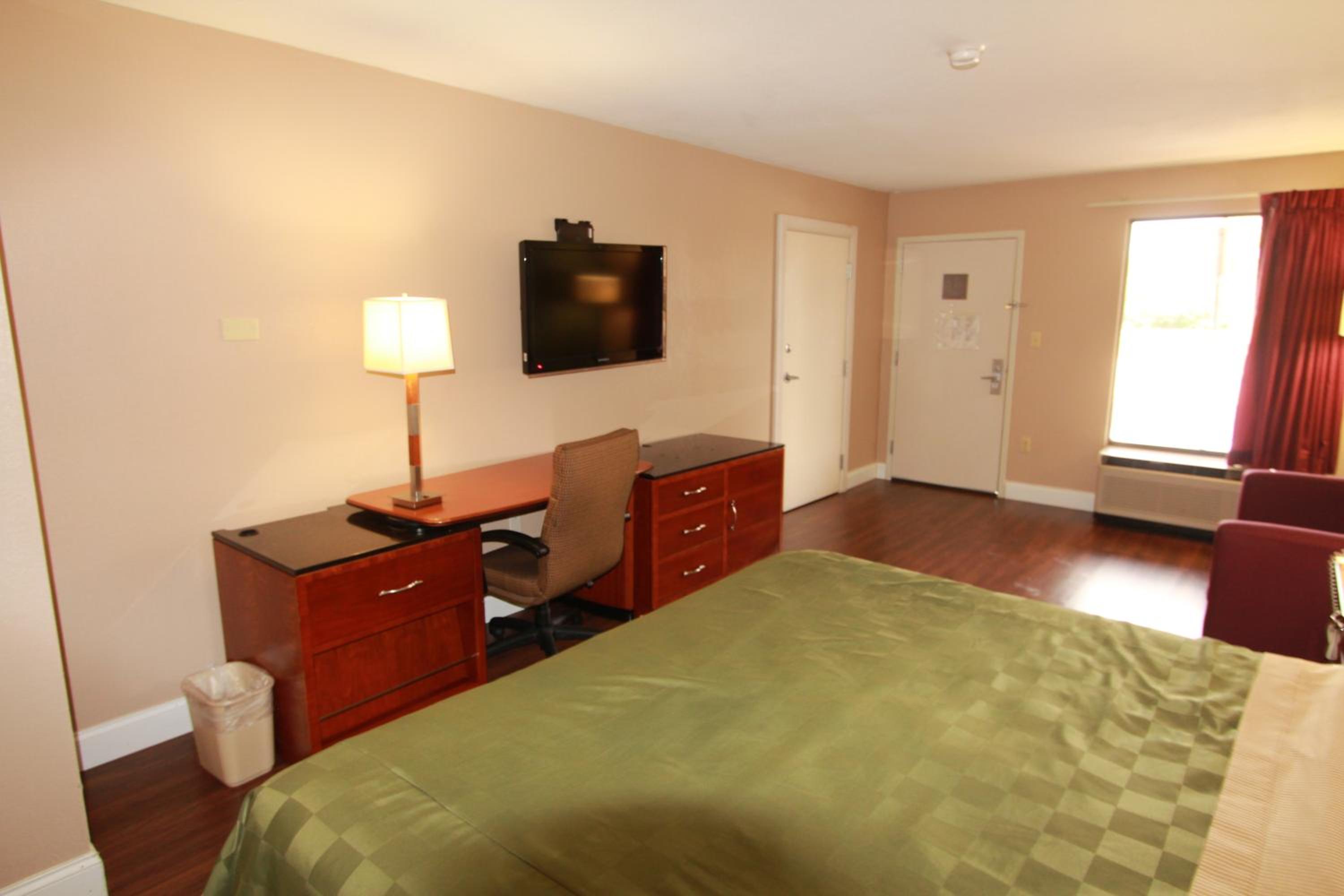 Standard King Room - Non-Smoking  - Photo 17