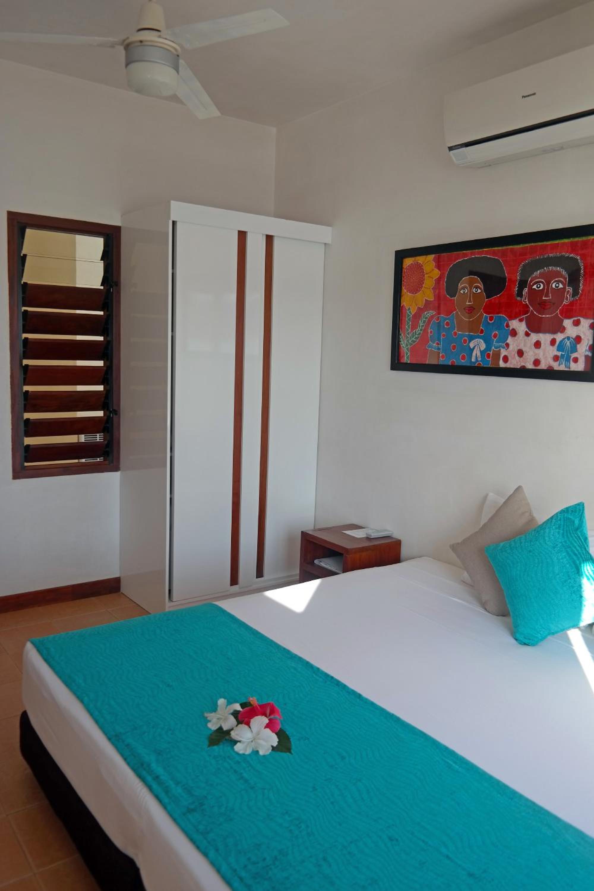 Harbourside King Room photo 3