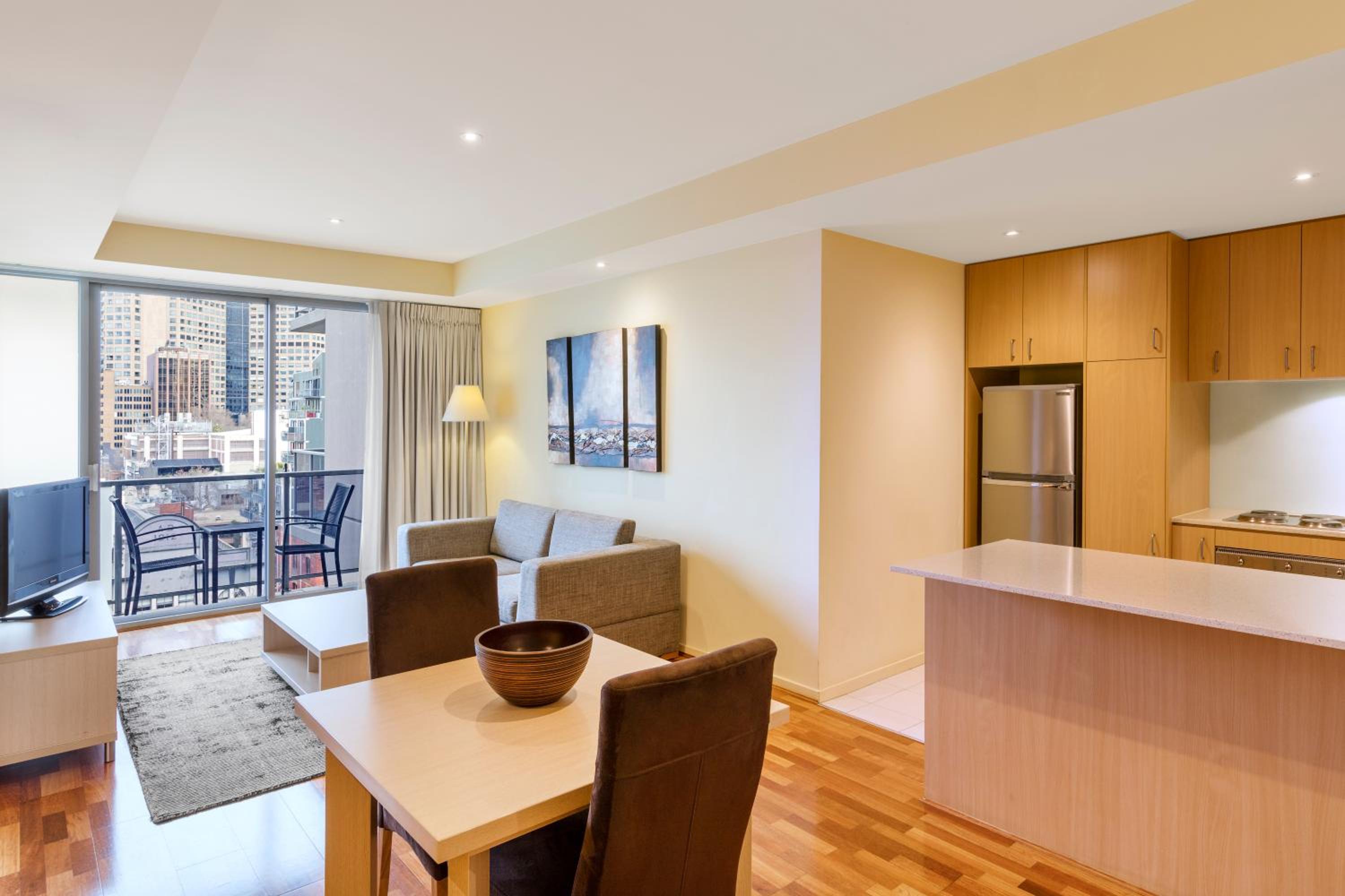 One-Bedroom Apartment thumbnail 6
