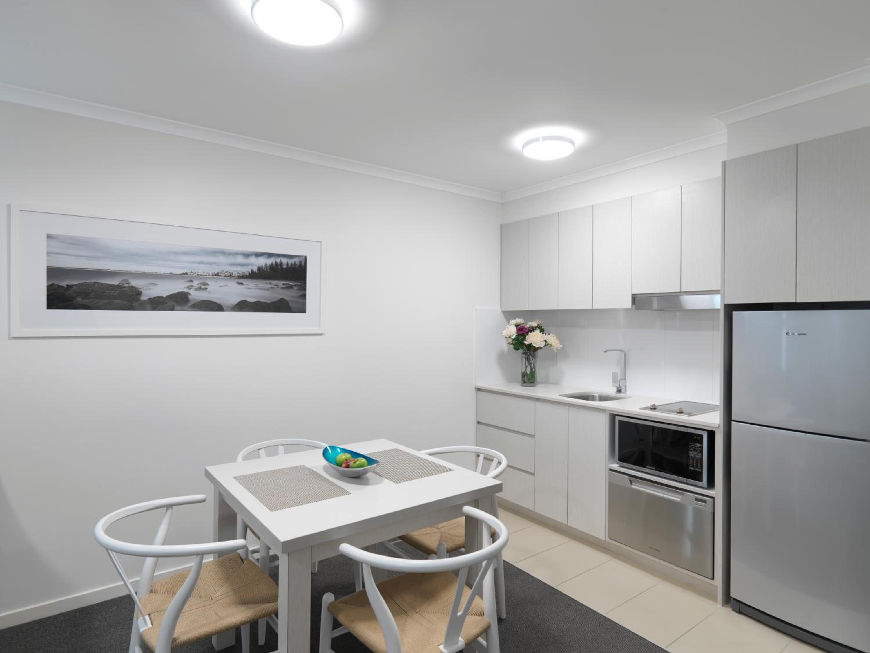 Executive One-Bedroom Apartment - Photo 4