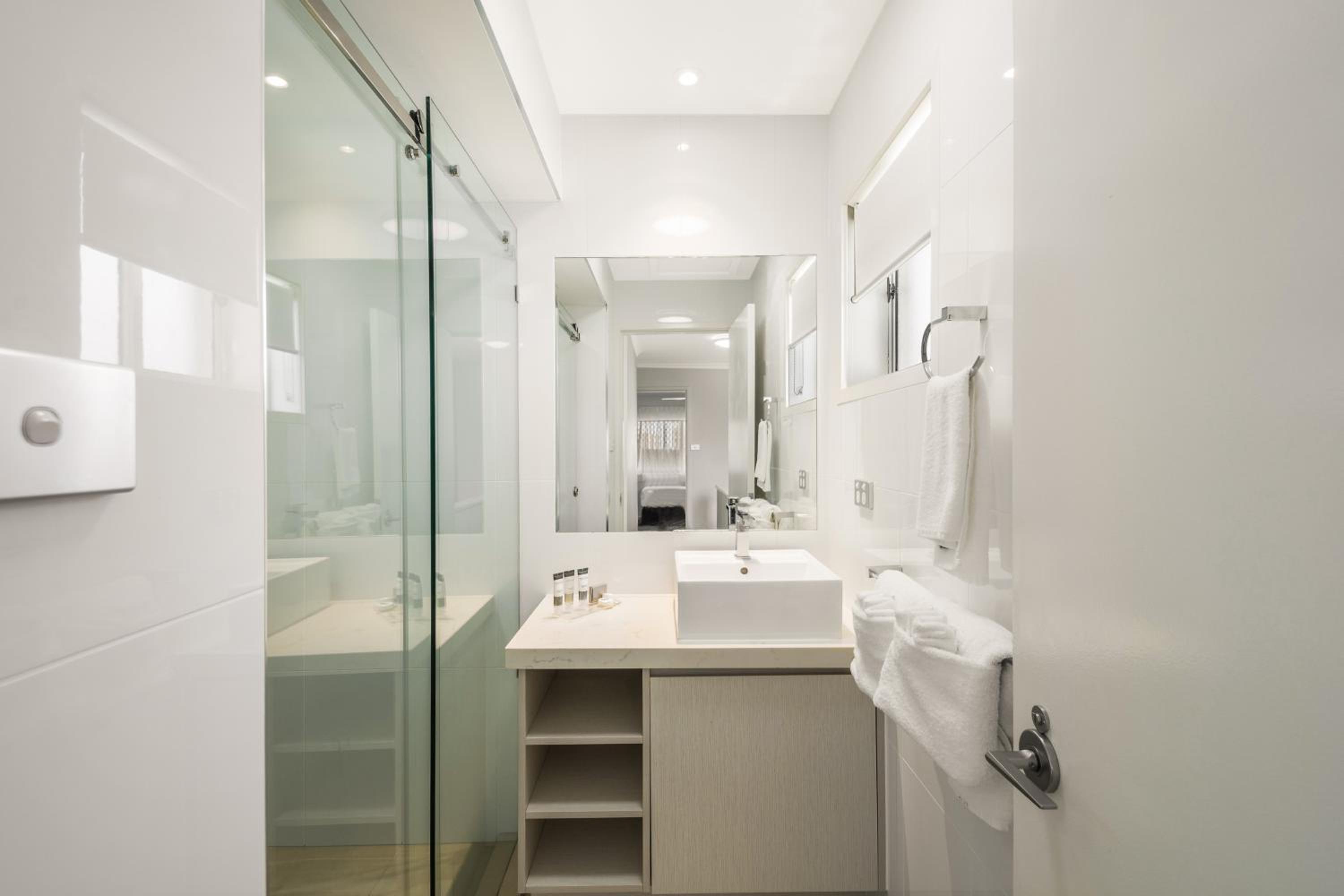 Three-Bedroom Villa - Photo 4