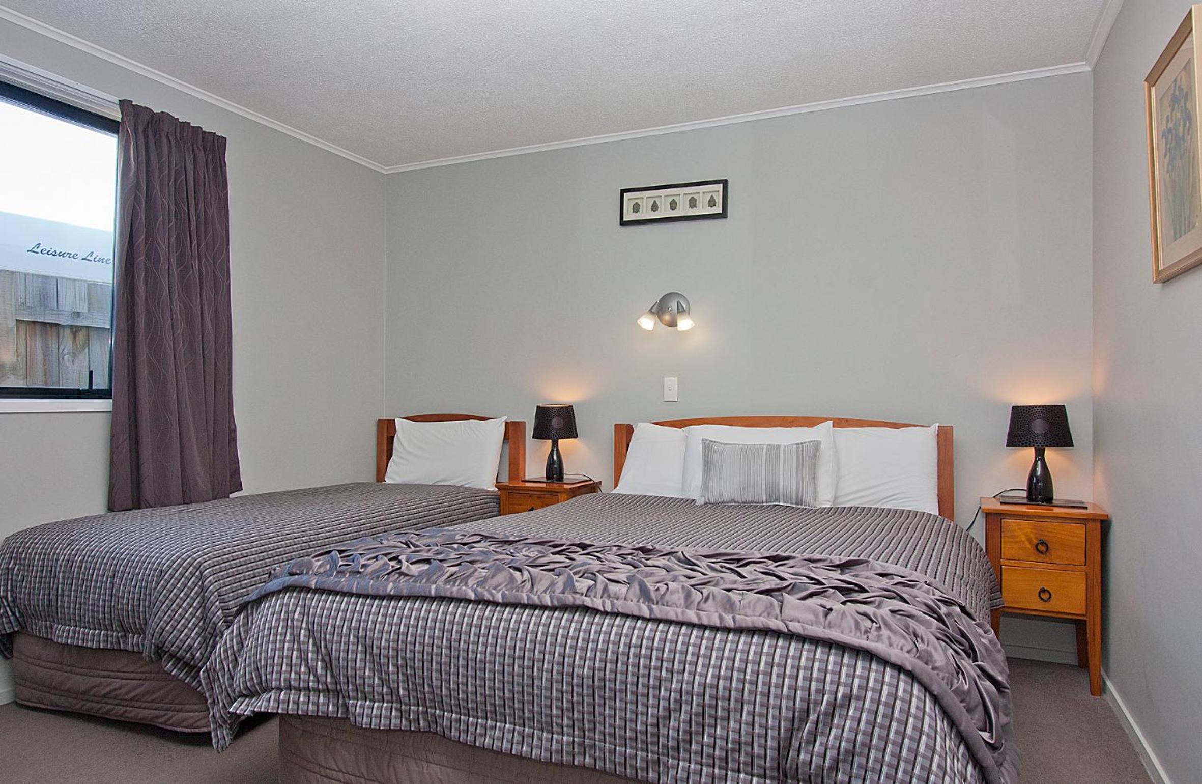 Colonial One-Bedroom Apartment - Photo 1