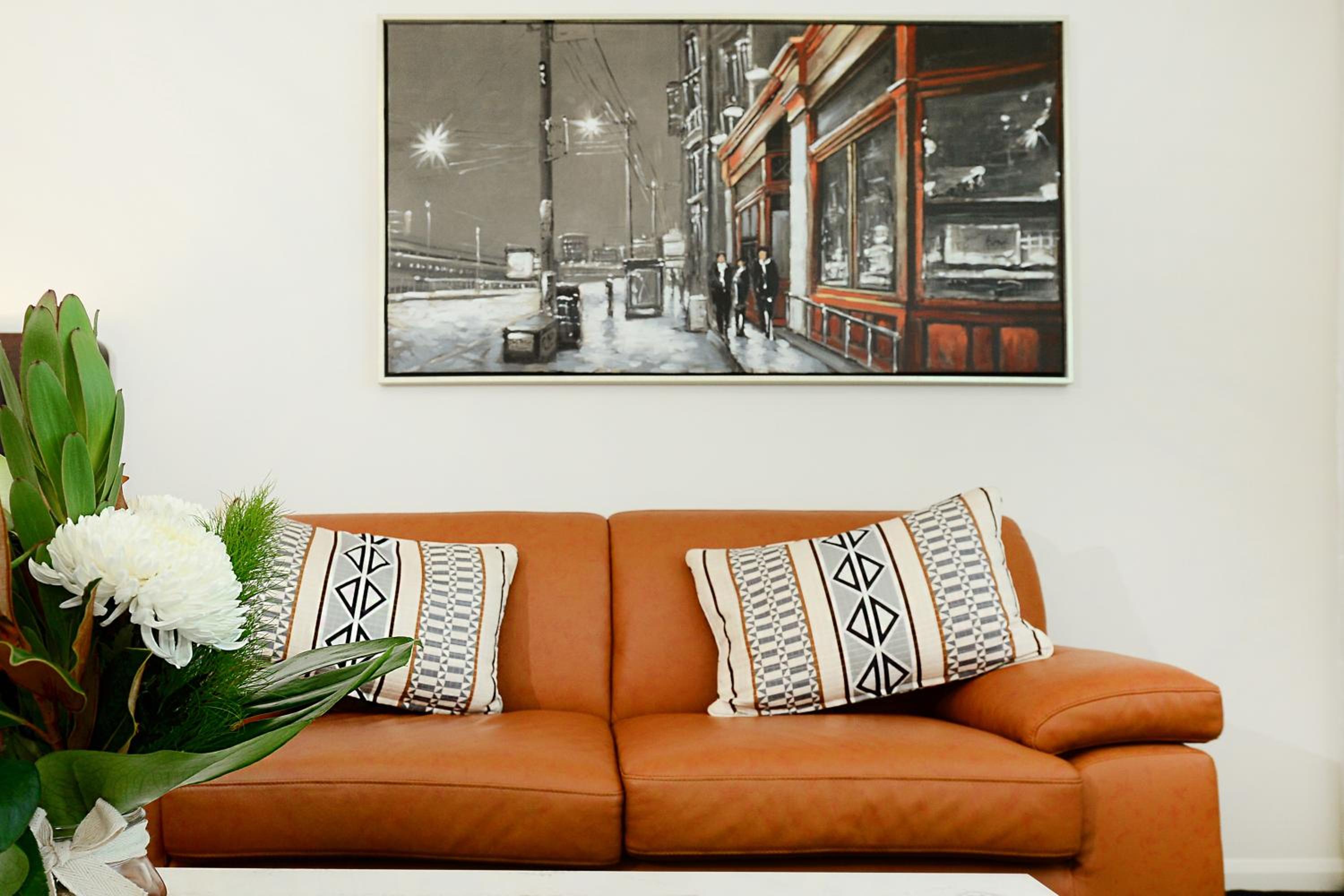 One-Bedroom Apartment - No Housekeeping photo 2