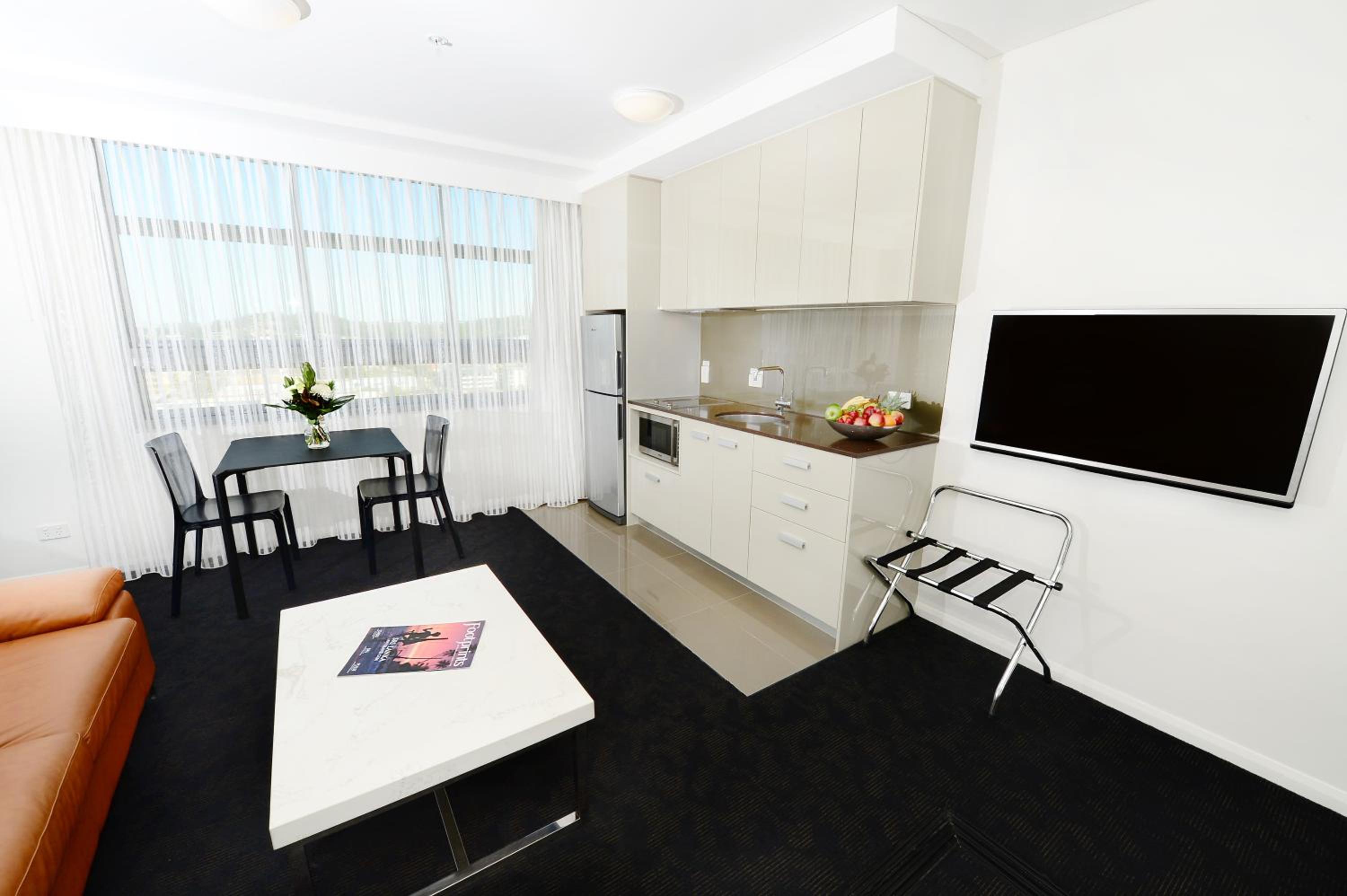 One Bedroom Skyview Executive Apartment - No Housekeeping photo 3
