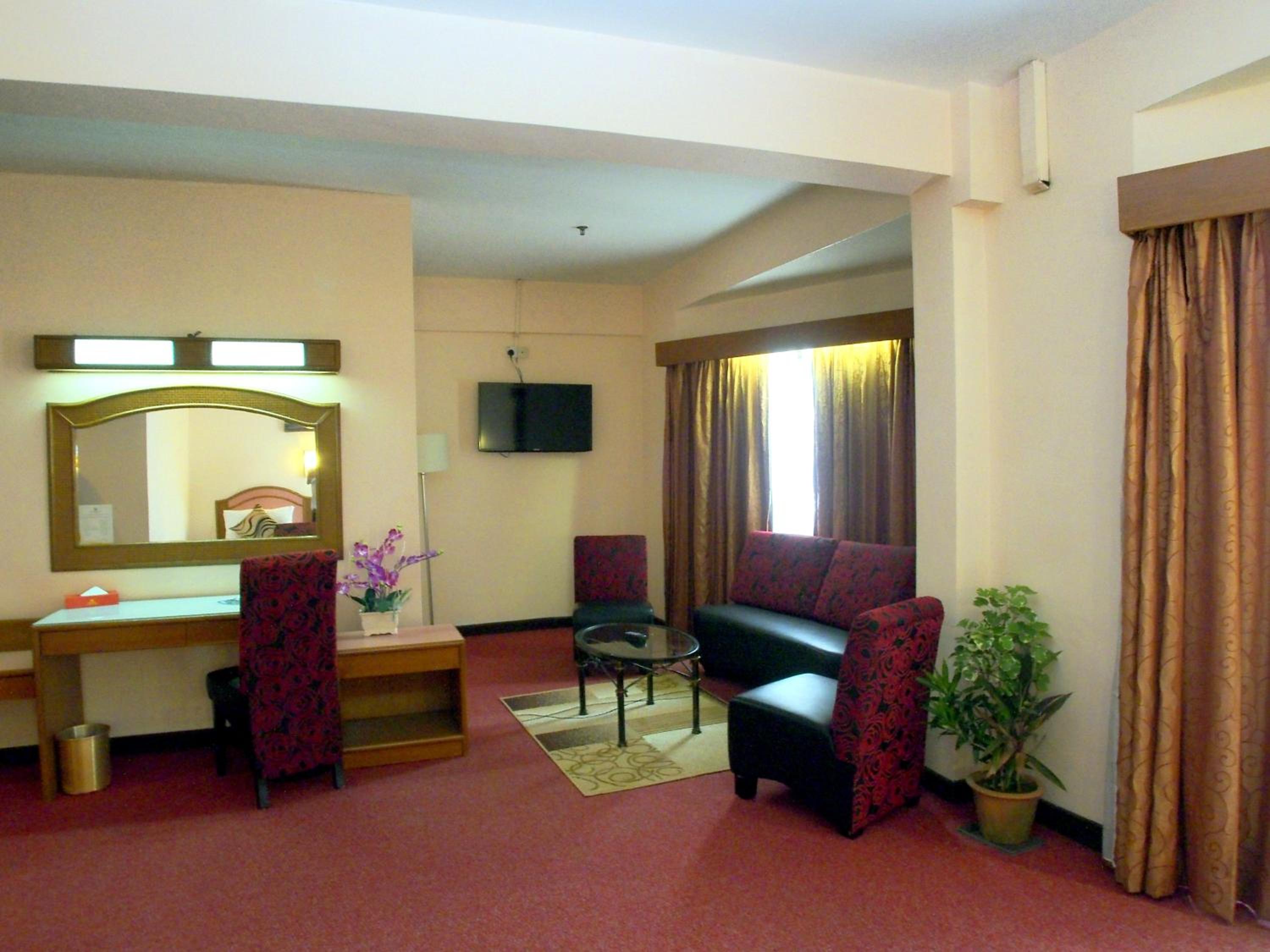 Suite - Photo 8