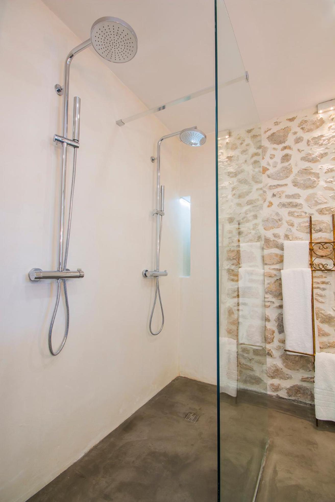 One-Bedroom Suite - Photo 4