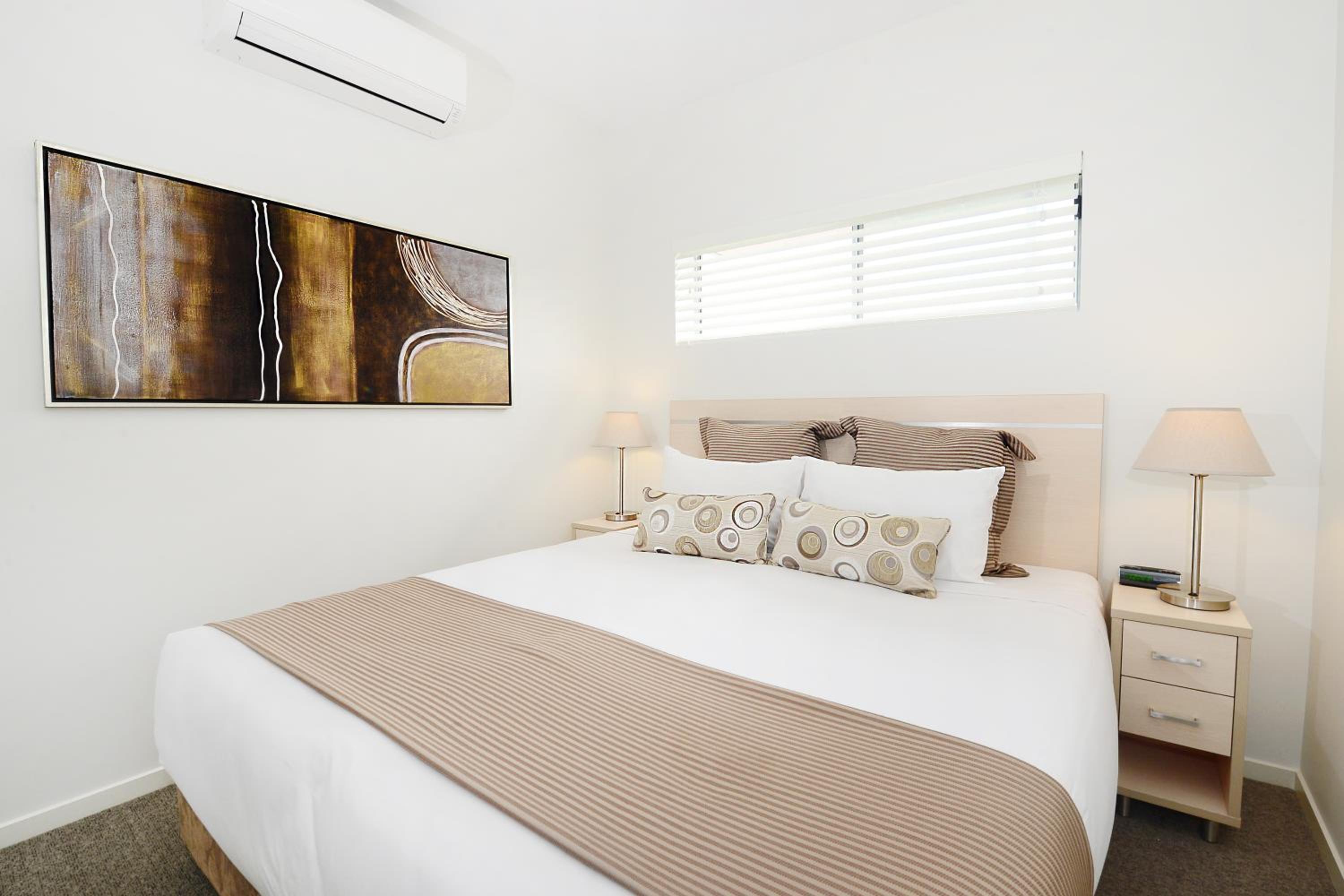 Two-Bedroom Apartment - Unserviced photo 1