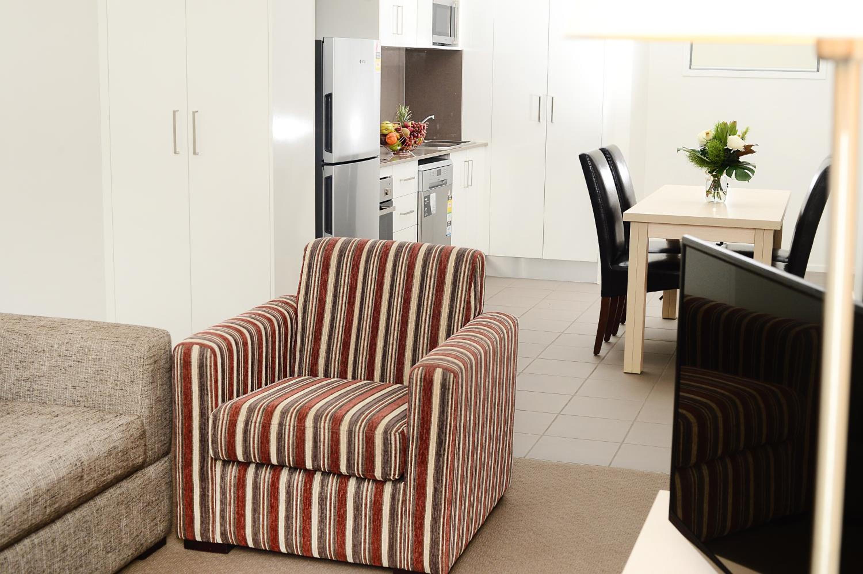 One-Bedroom Apartment - Unserviced photo 1