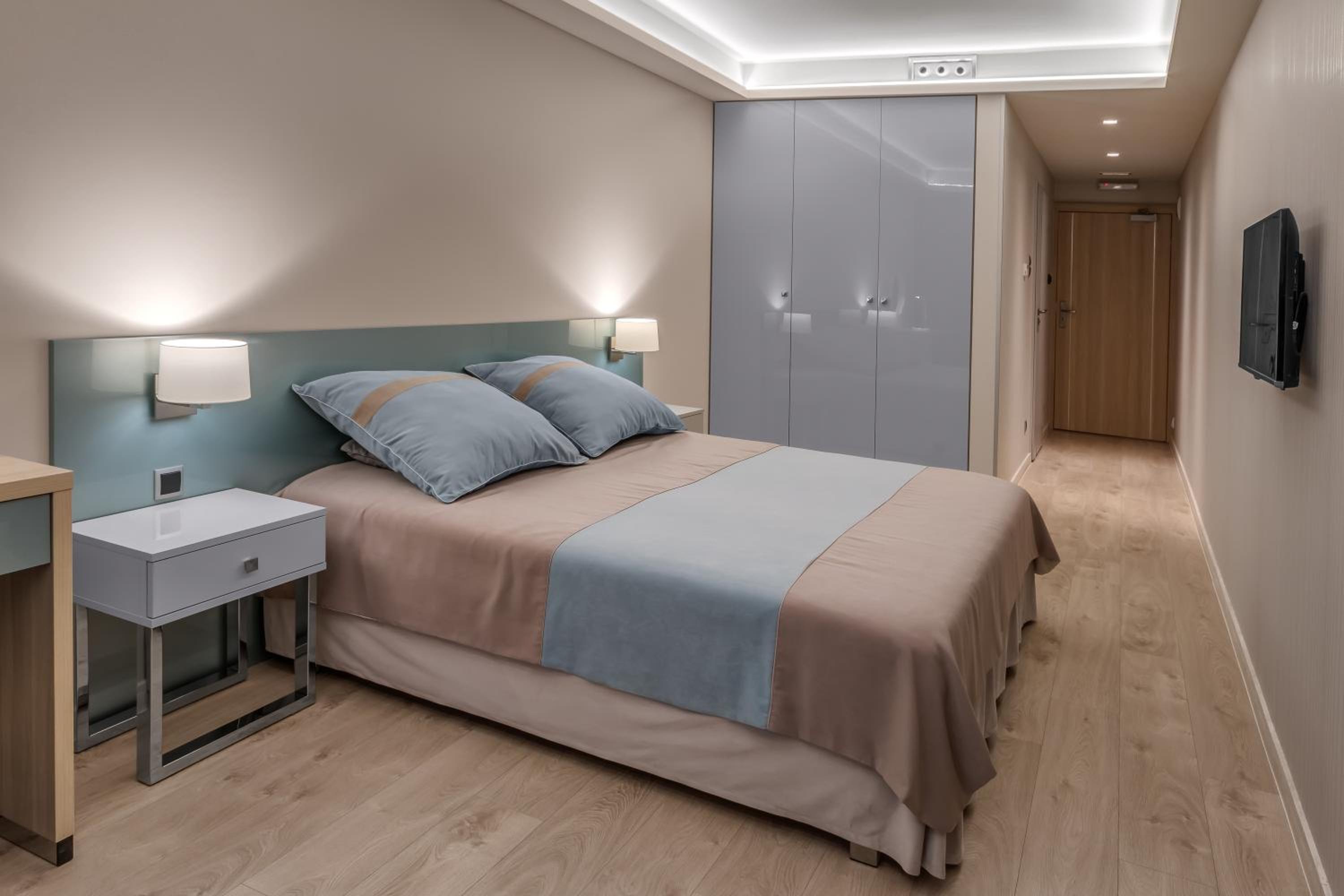 Superior Double Room with Terrace and Mountain View thumbnail 5