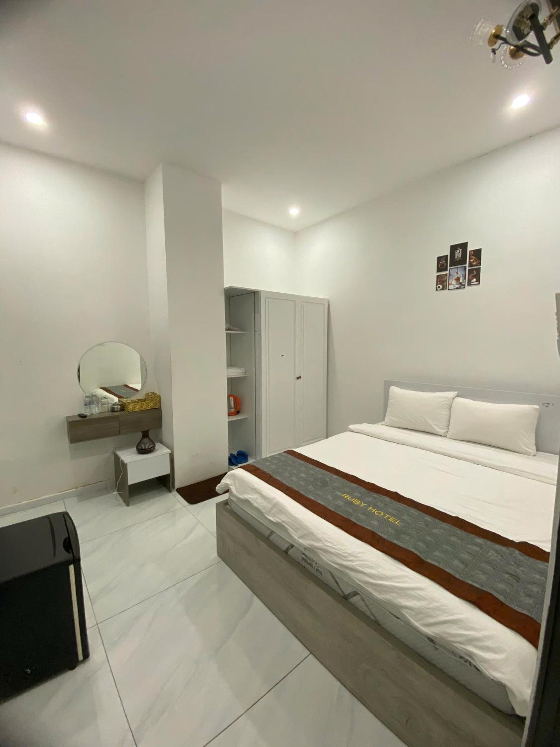 Budget Double Room photo 3