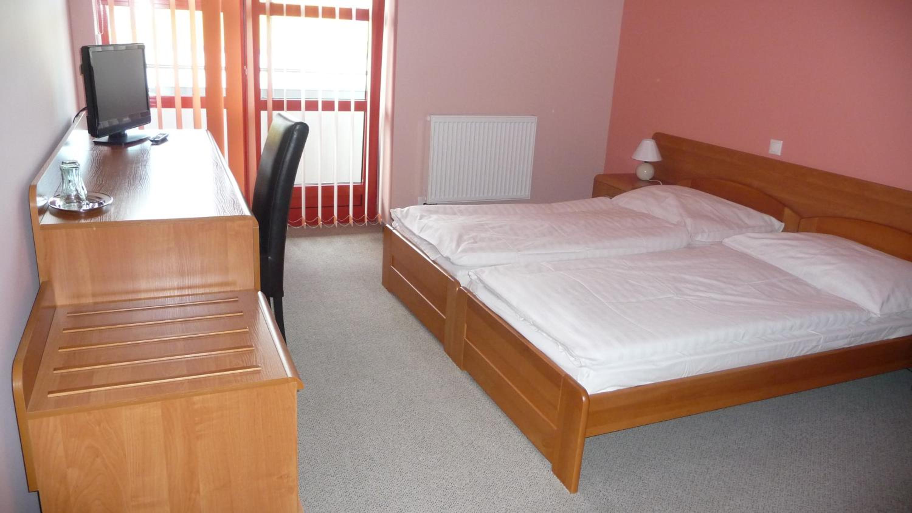 Twin Room with Balcony - Photo 9