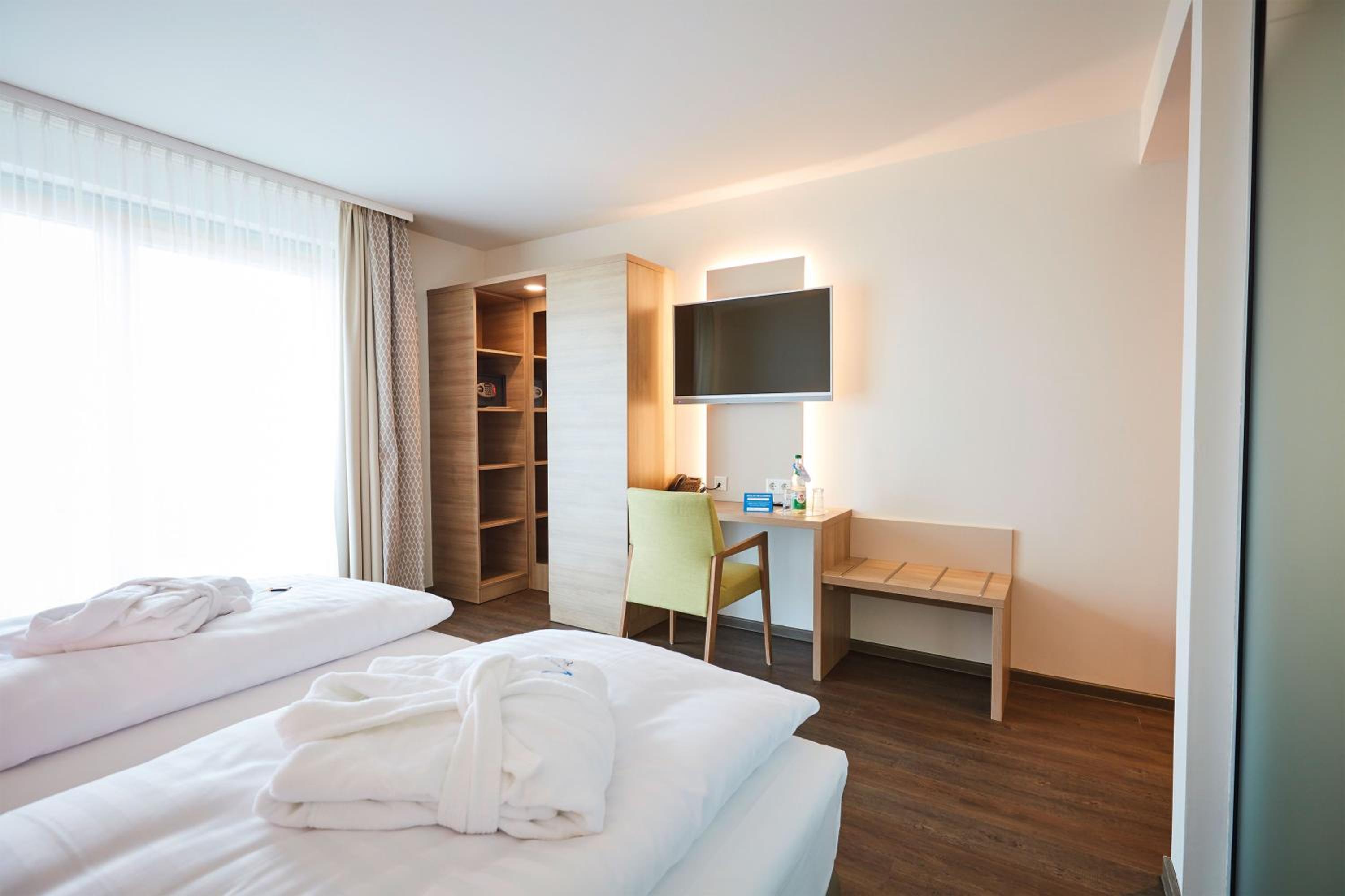 Comfort Double Room with Balcony or Terrace - Photo 10
