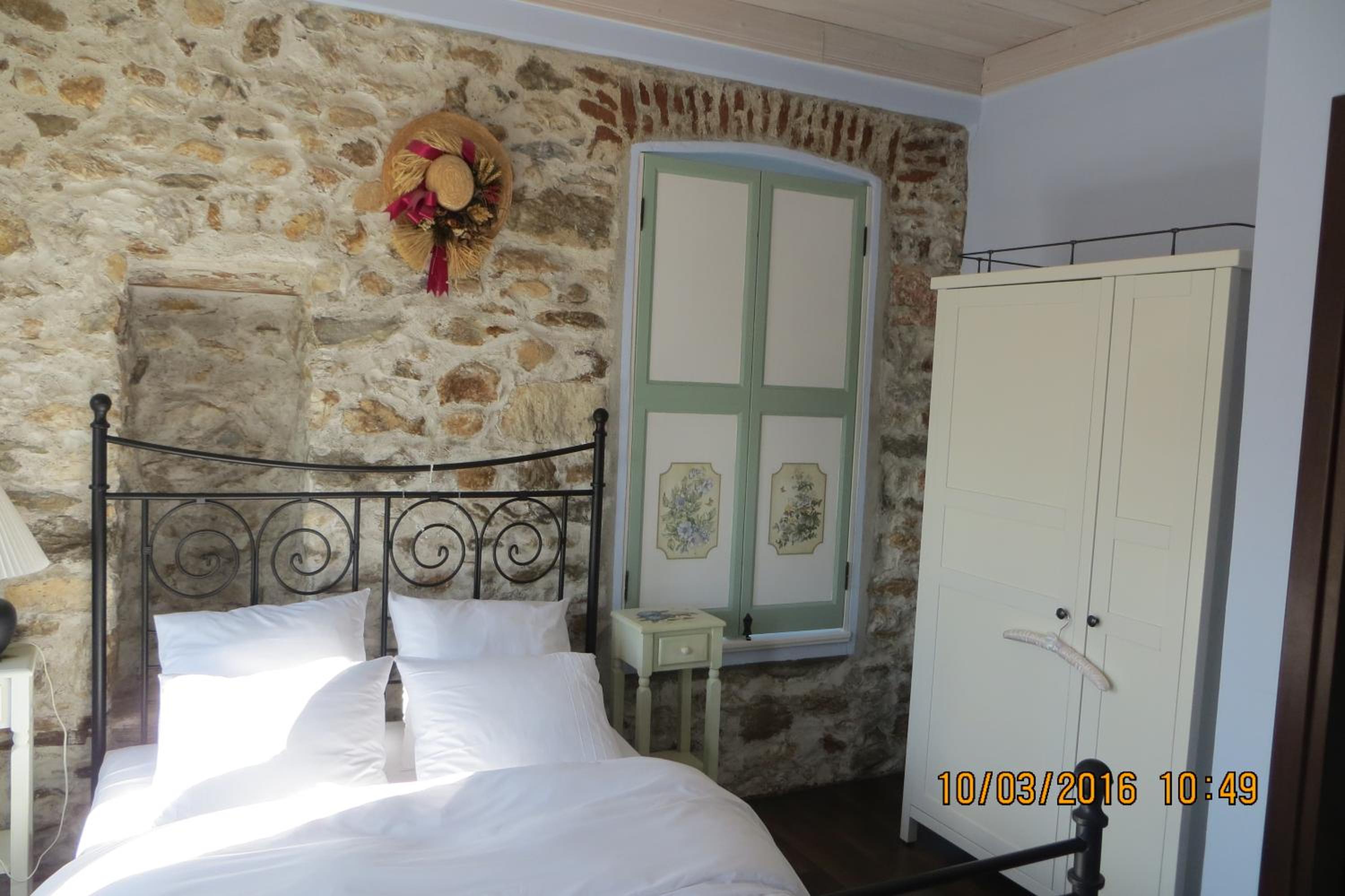 Twin Room - Photo 1