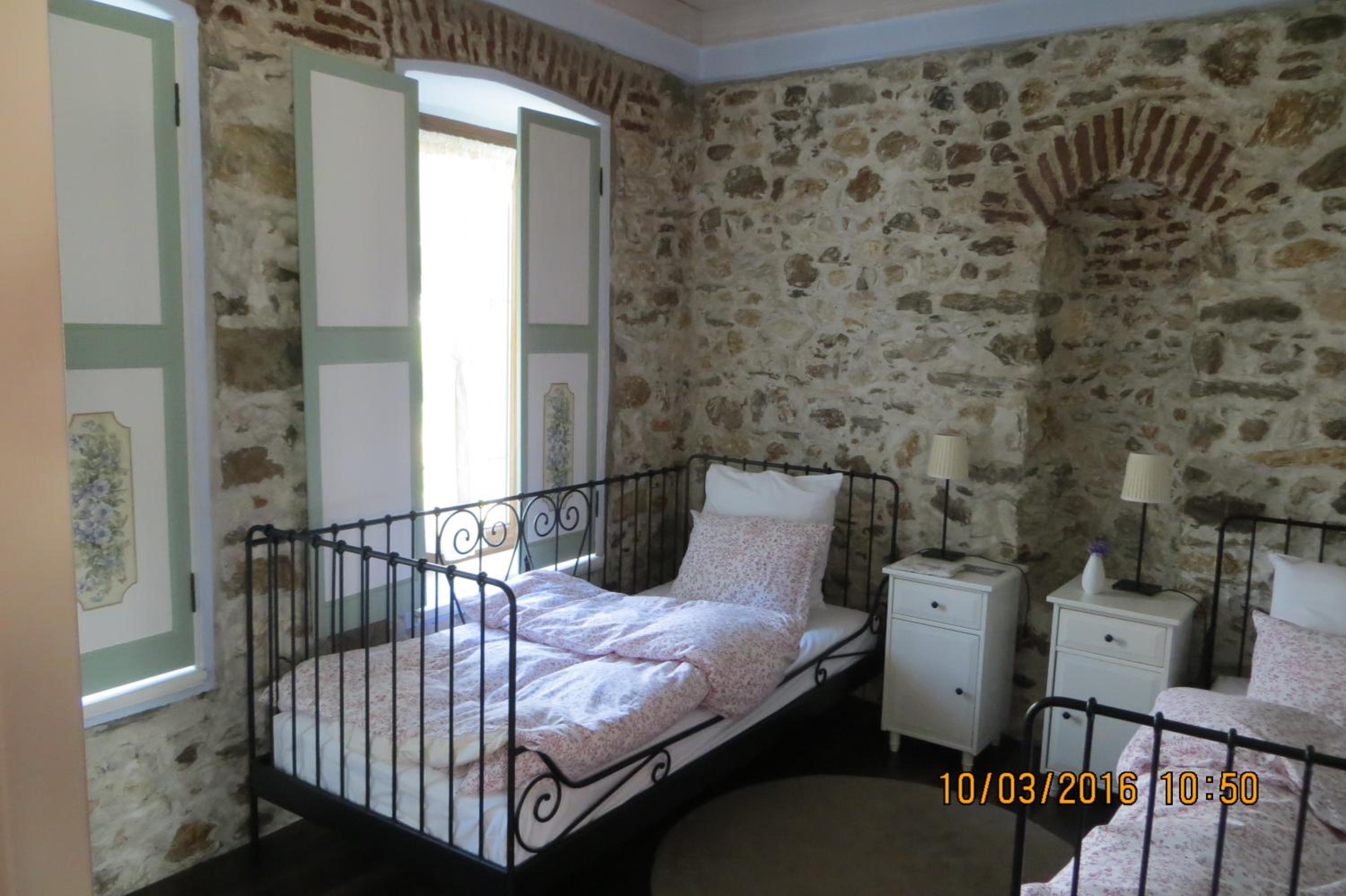 Twin Room - Photo 6