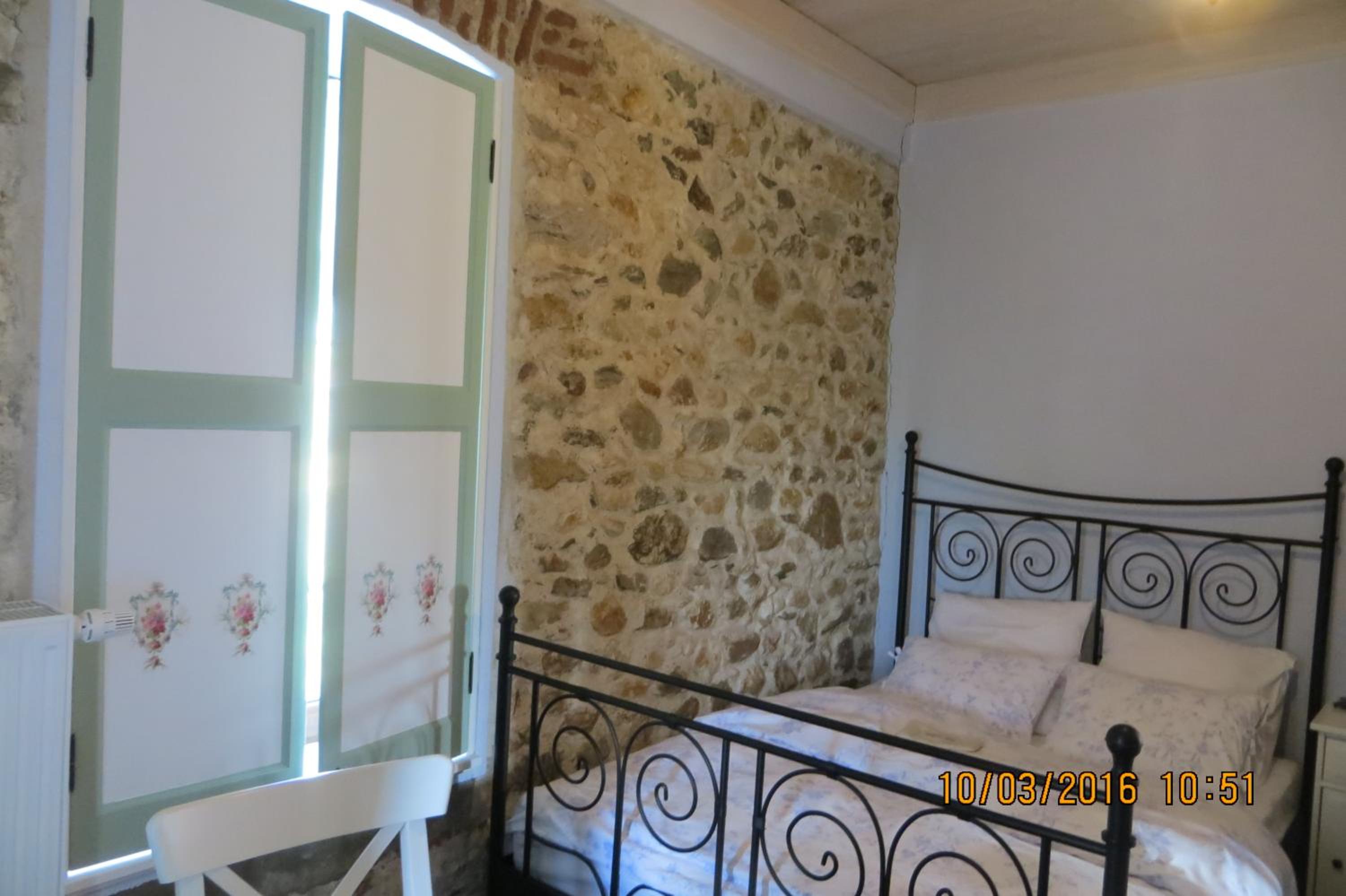 Twin Room - Photo 8