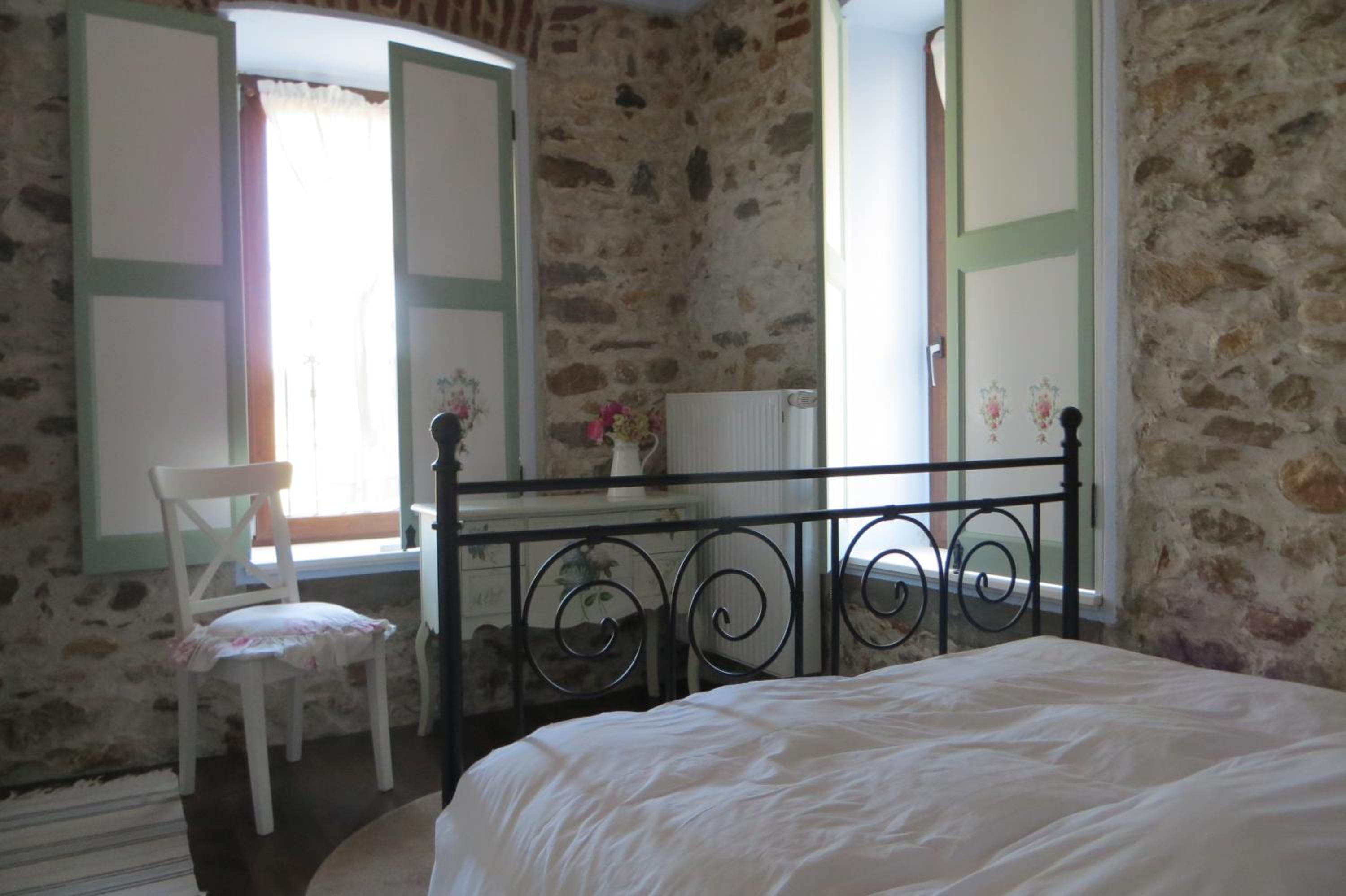 Twin Room - Photo 12