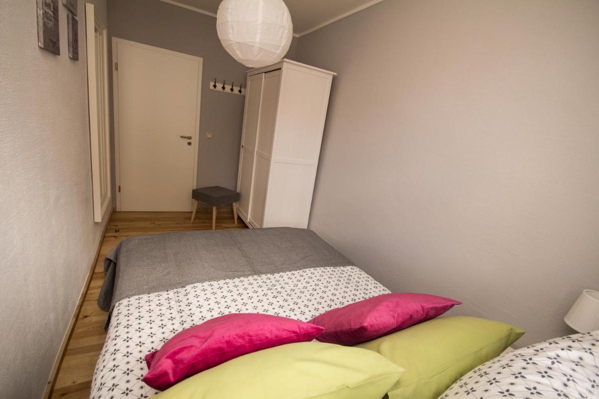 Two-Bedroom Apartment with one bathroom - Photo 3