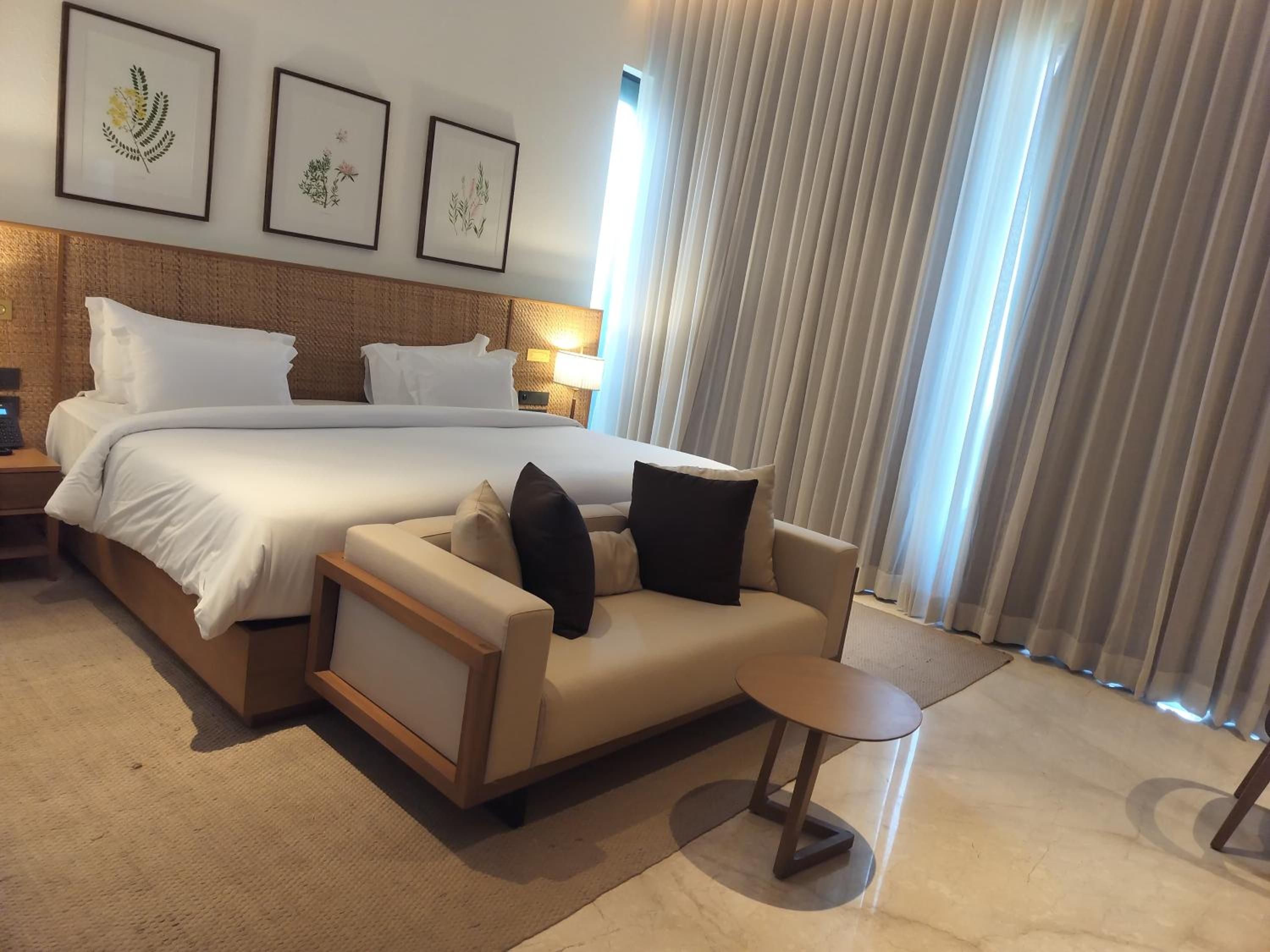 Deluxe Double Room with Balcony photo 1