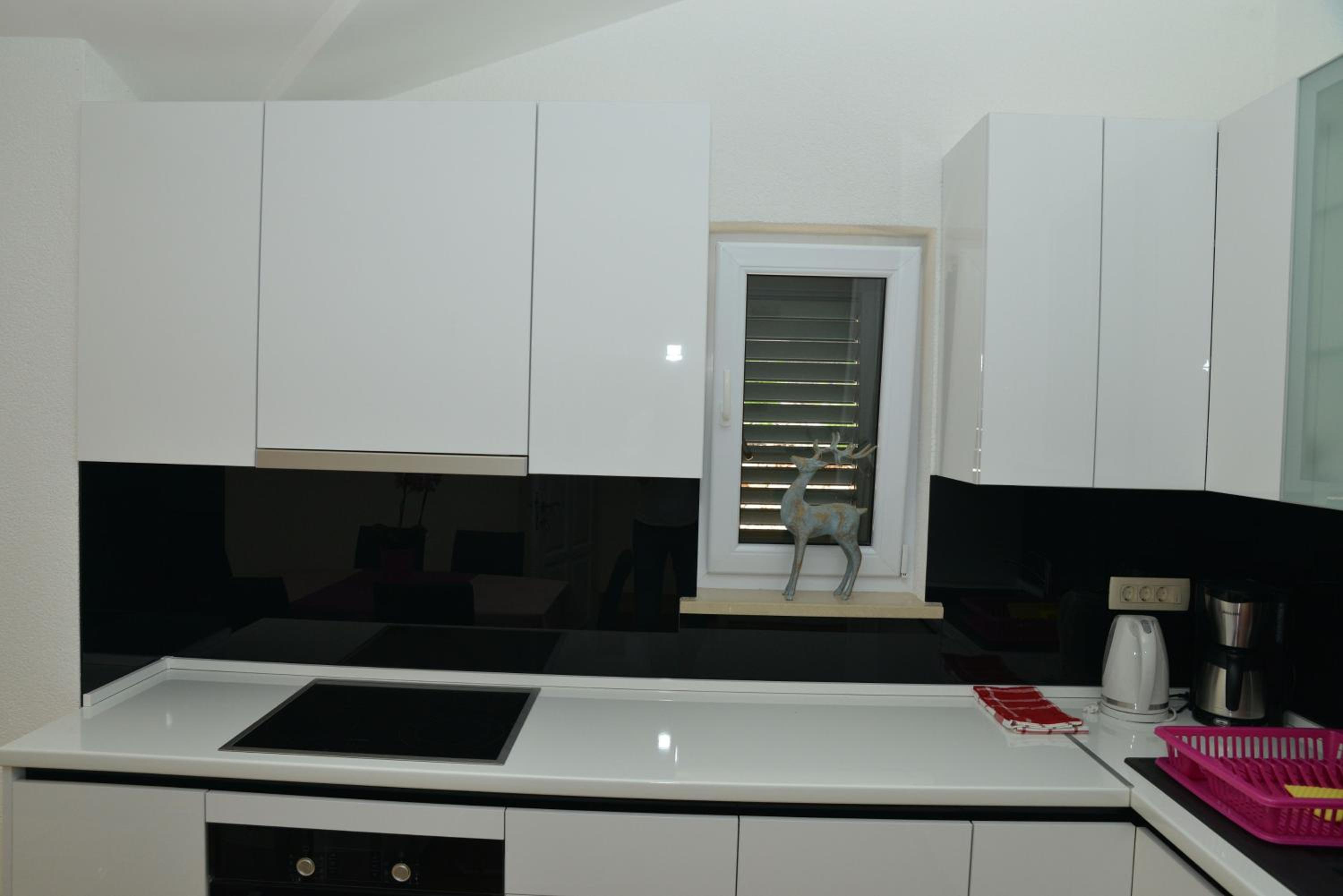 Apartment with Mountain View photo 2