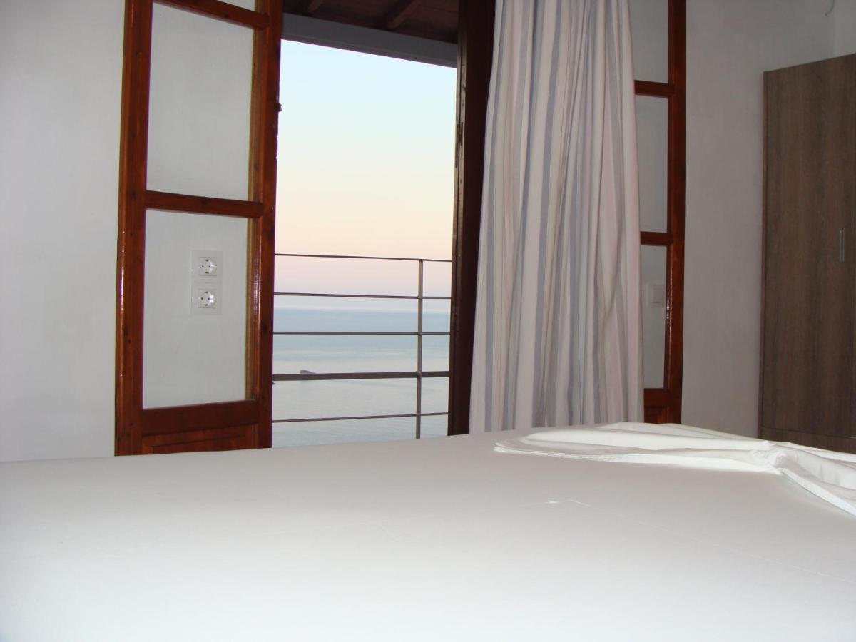Triple Studio with Balcony photo 2