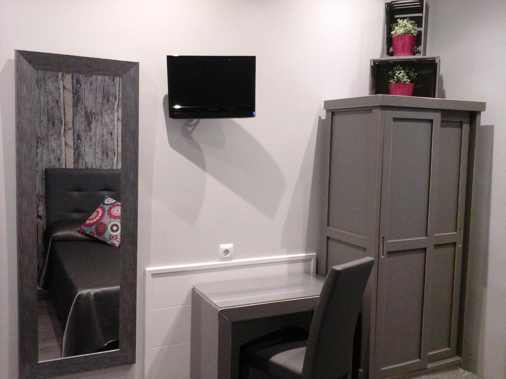 Double Room - Photo 7