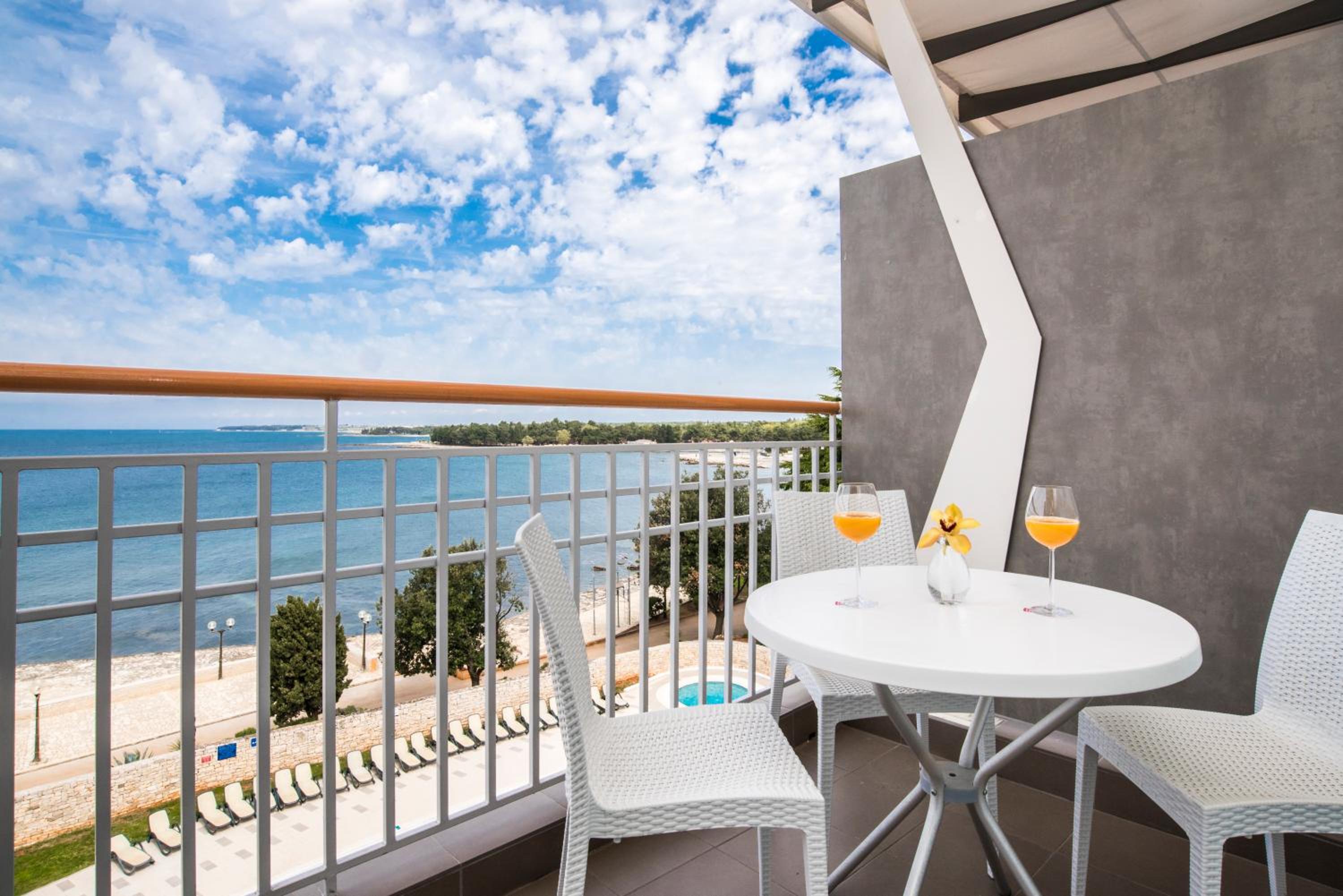 Premium Room with Balcony - Sea Side - Photo 2