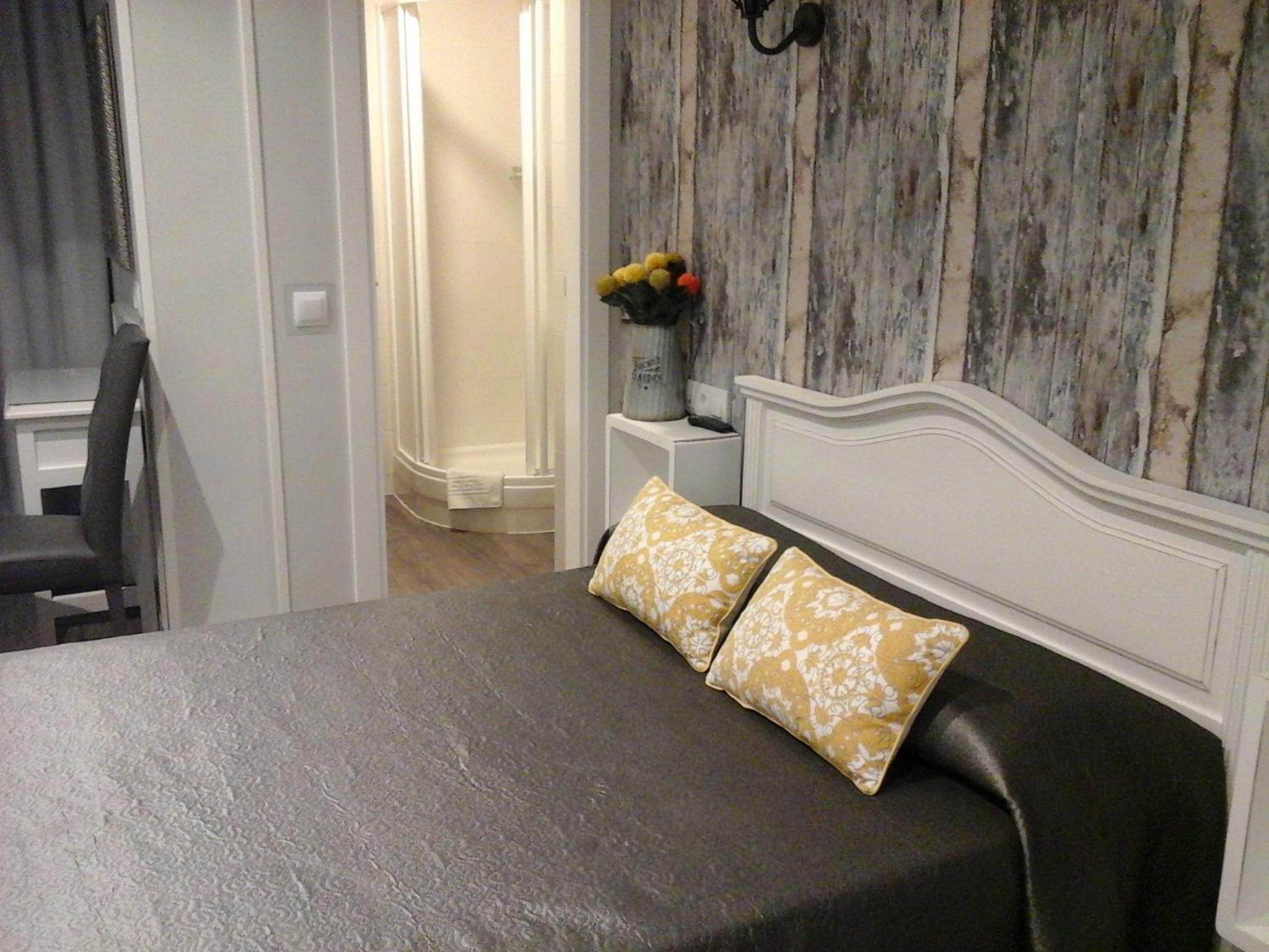 Double Room - Photo 5