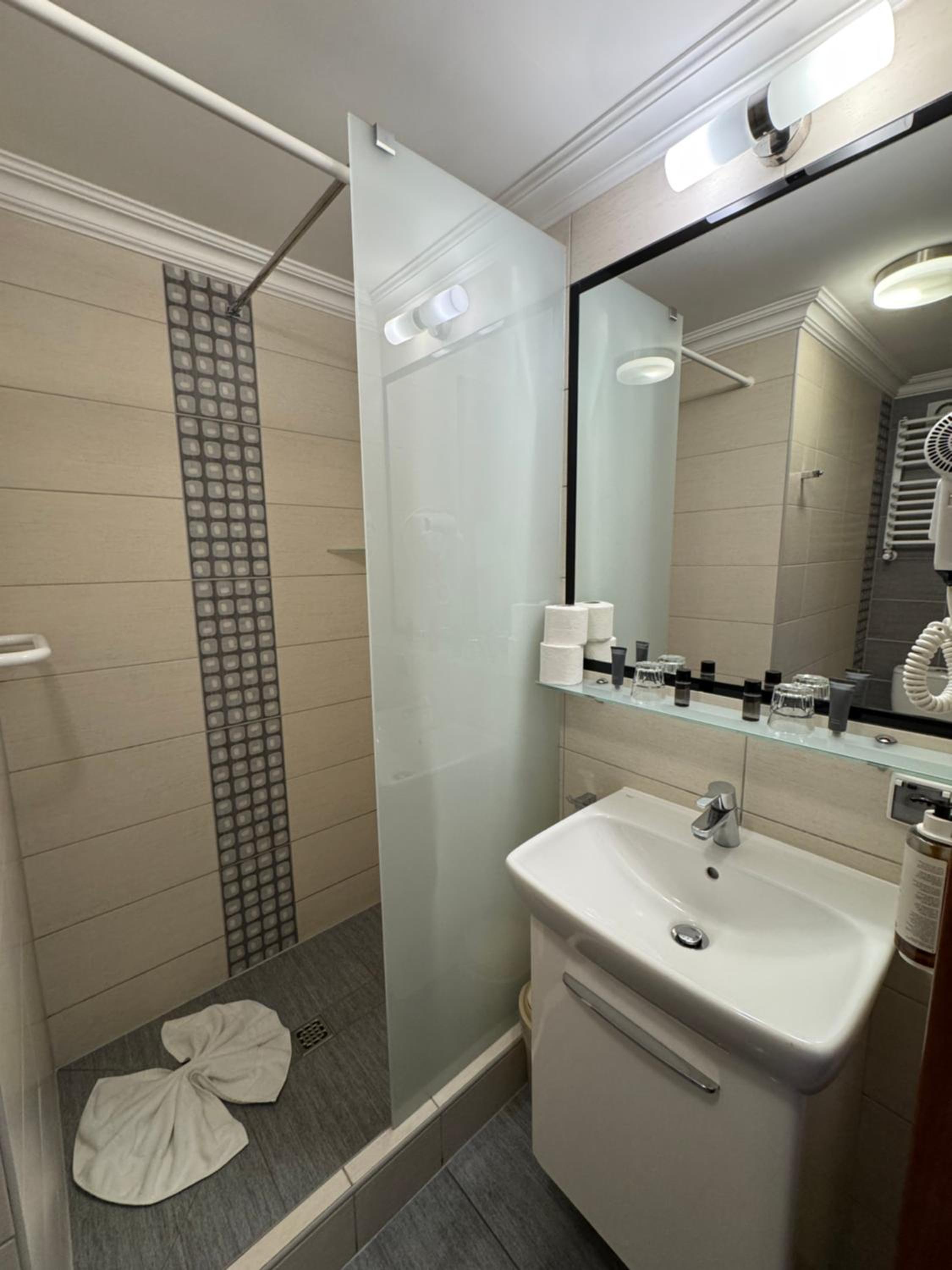 Deluxe Family Suite photo 2