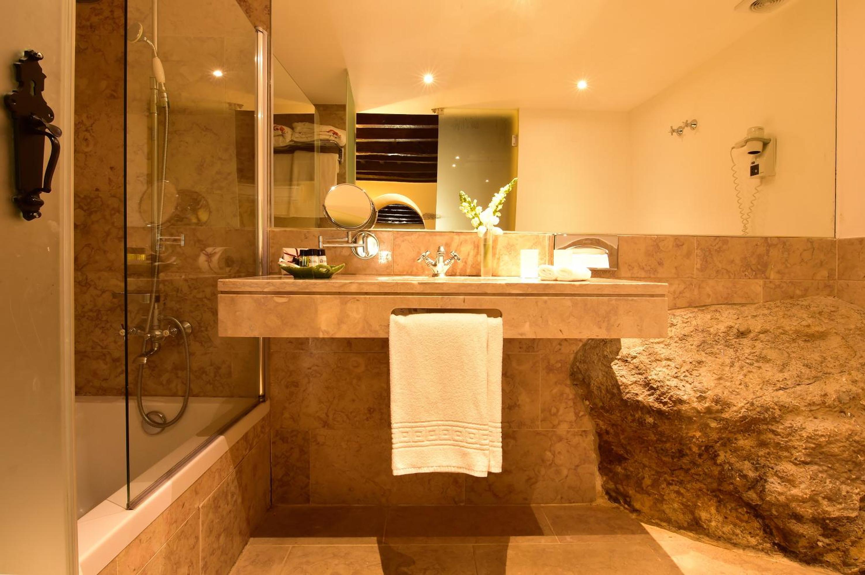 Castle House Suite thumbnail 6