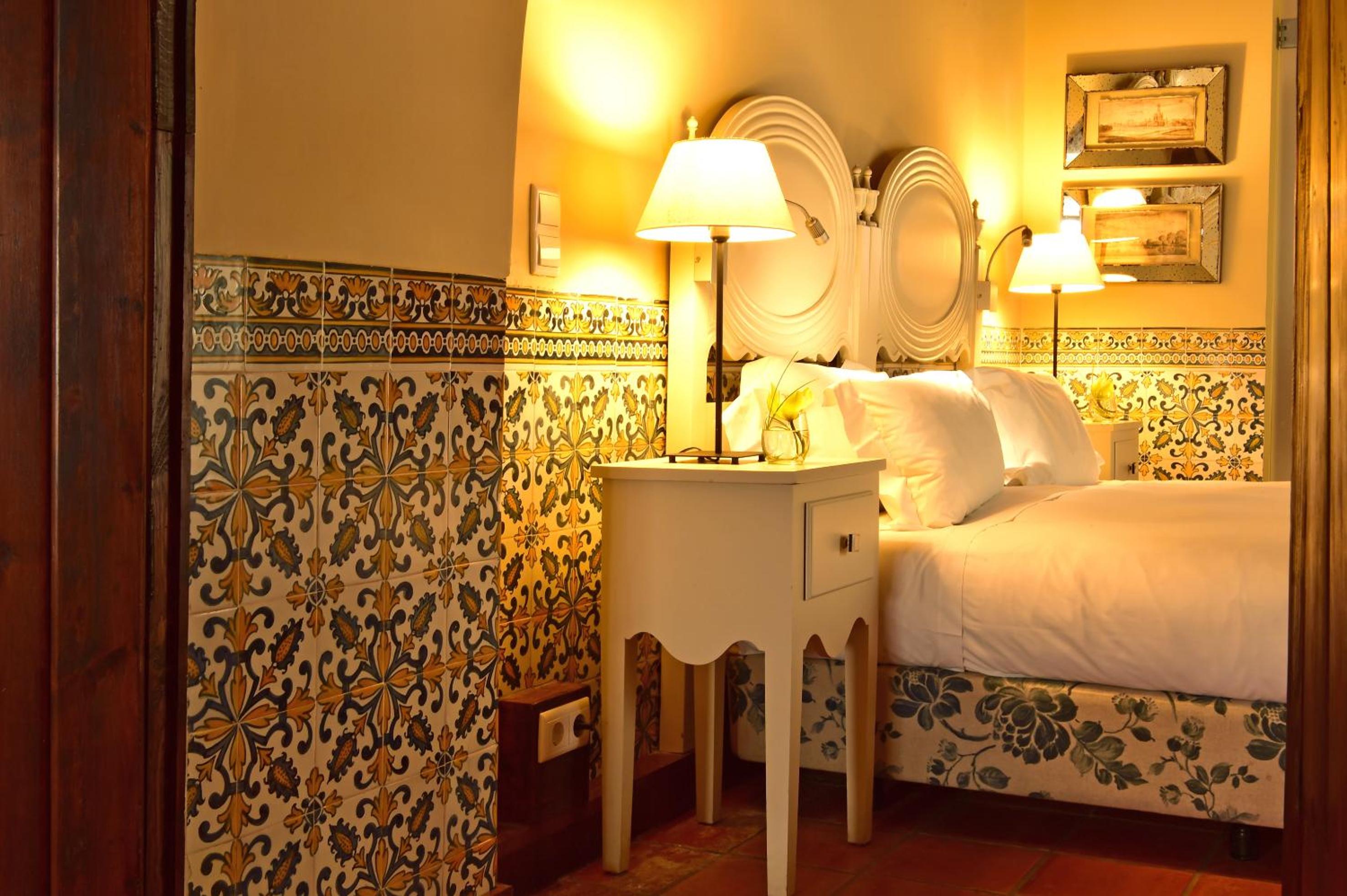 Classic Double or Twin Room - Castle thumbnail 5