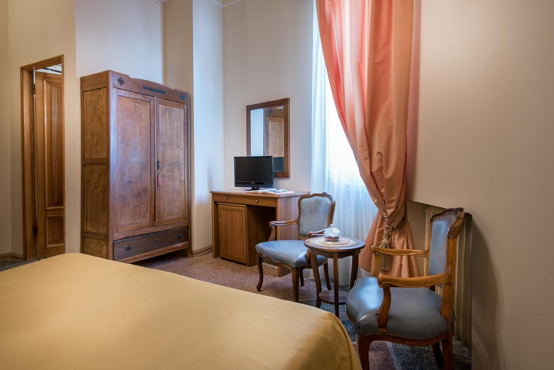 Classic Double or Twin Room photo 3