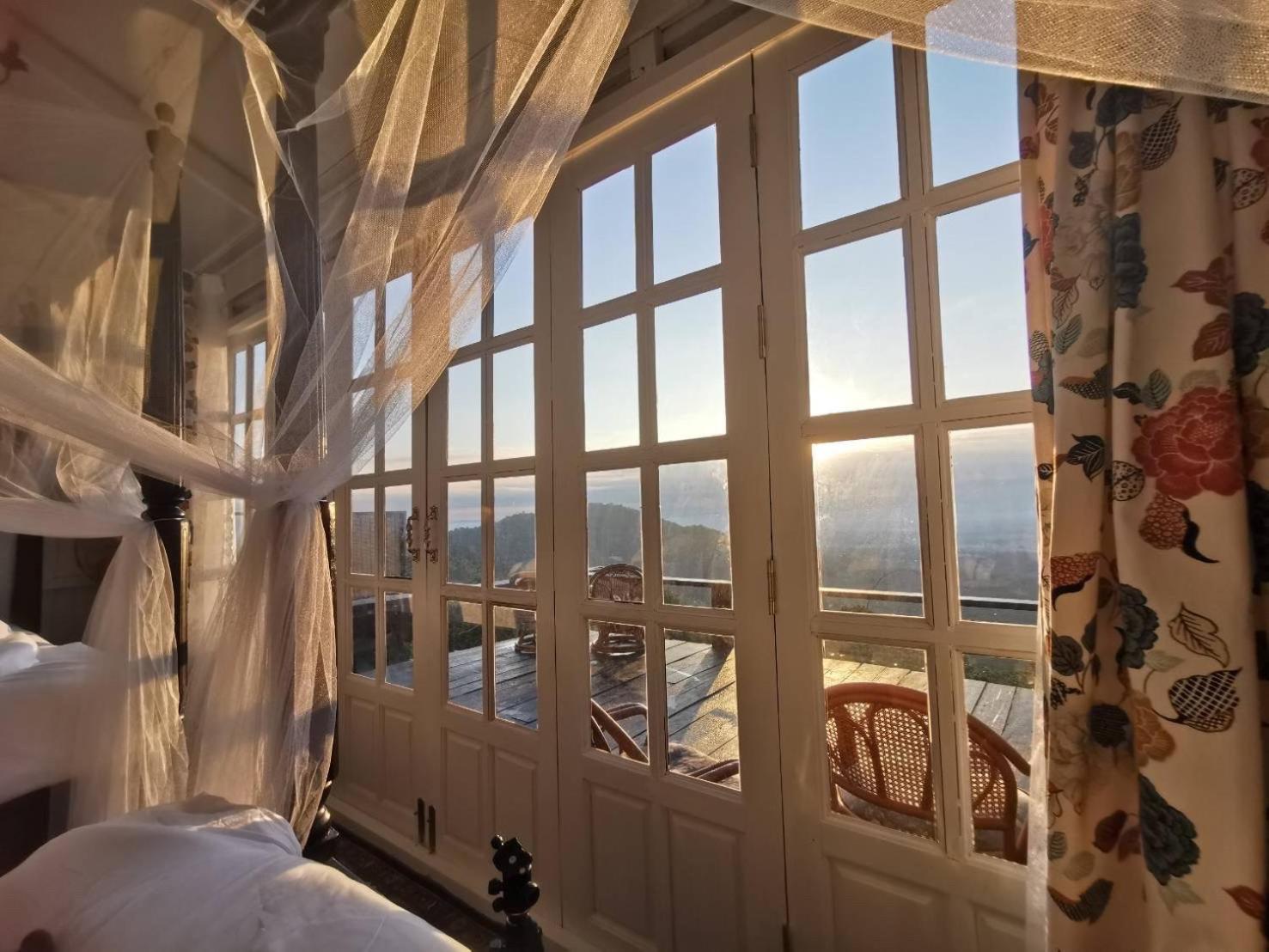 Suite with Mountain View