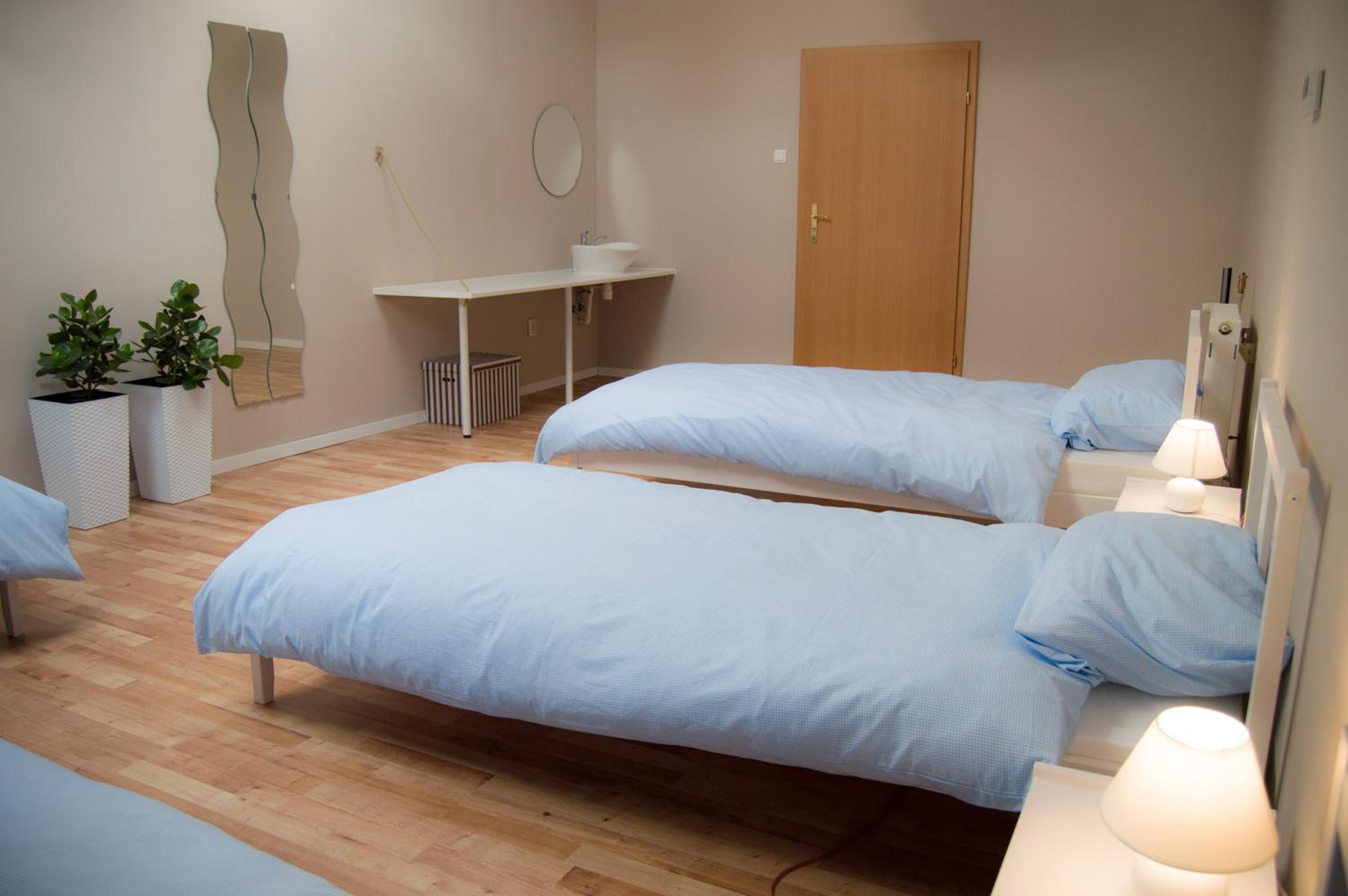 Quadruple Room with Shared Bathroom photo 2