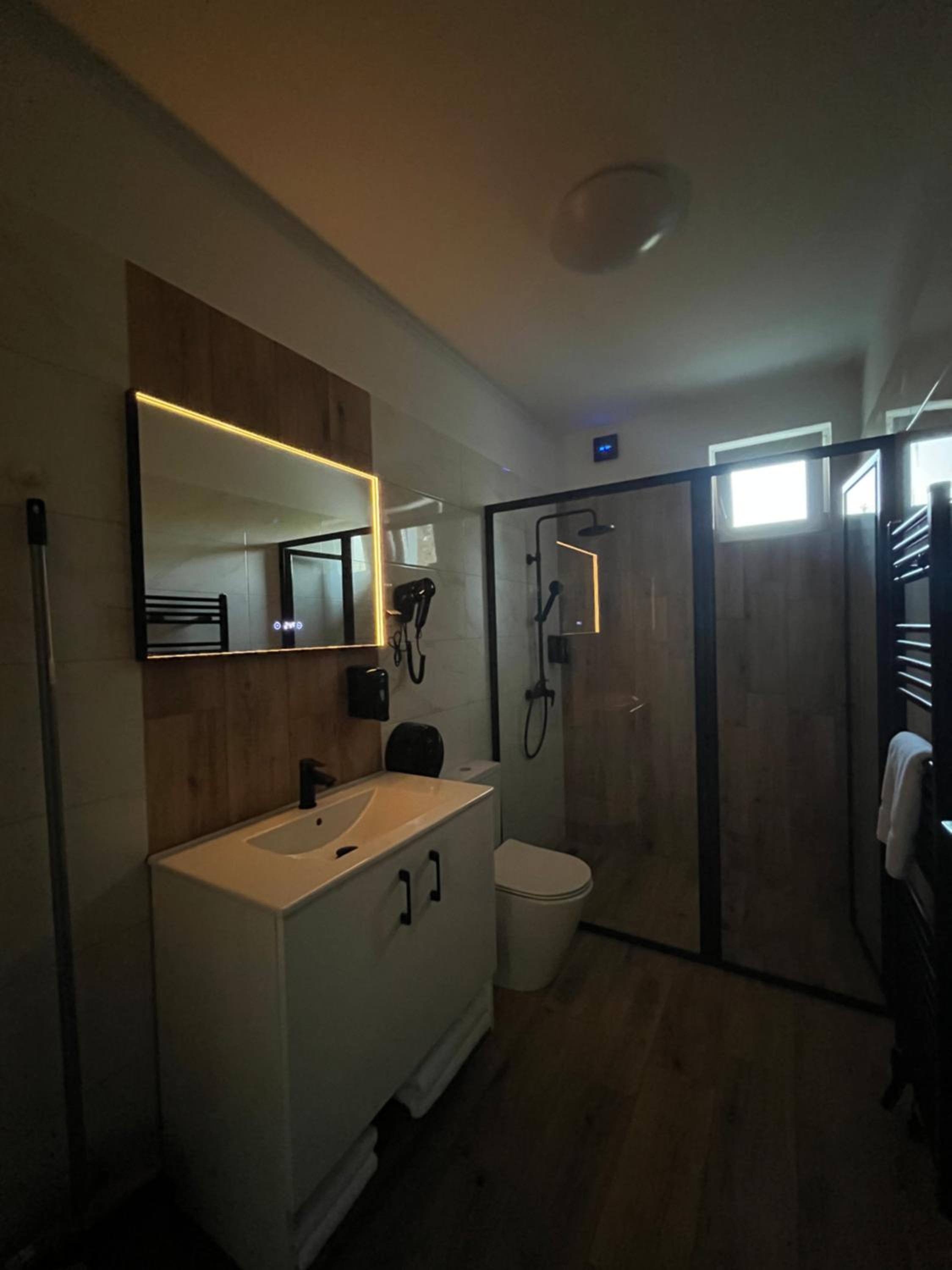 One-Bedroom Premium Apartment photo 1