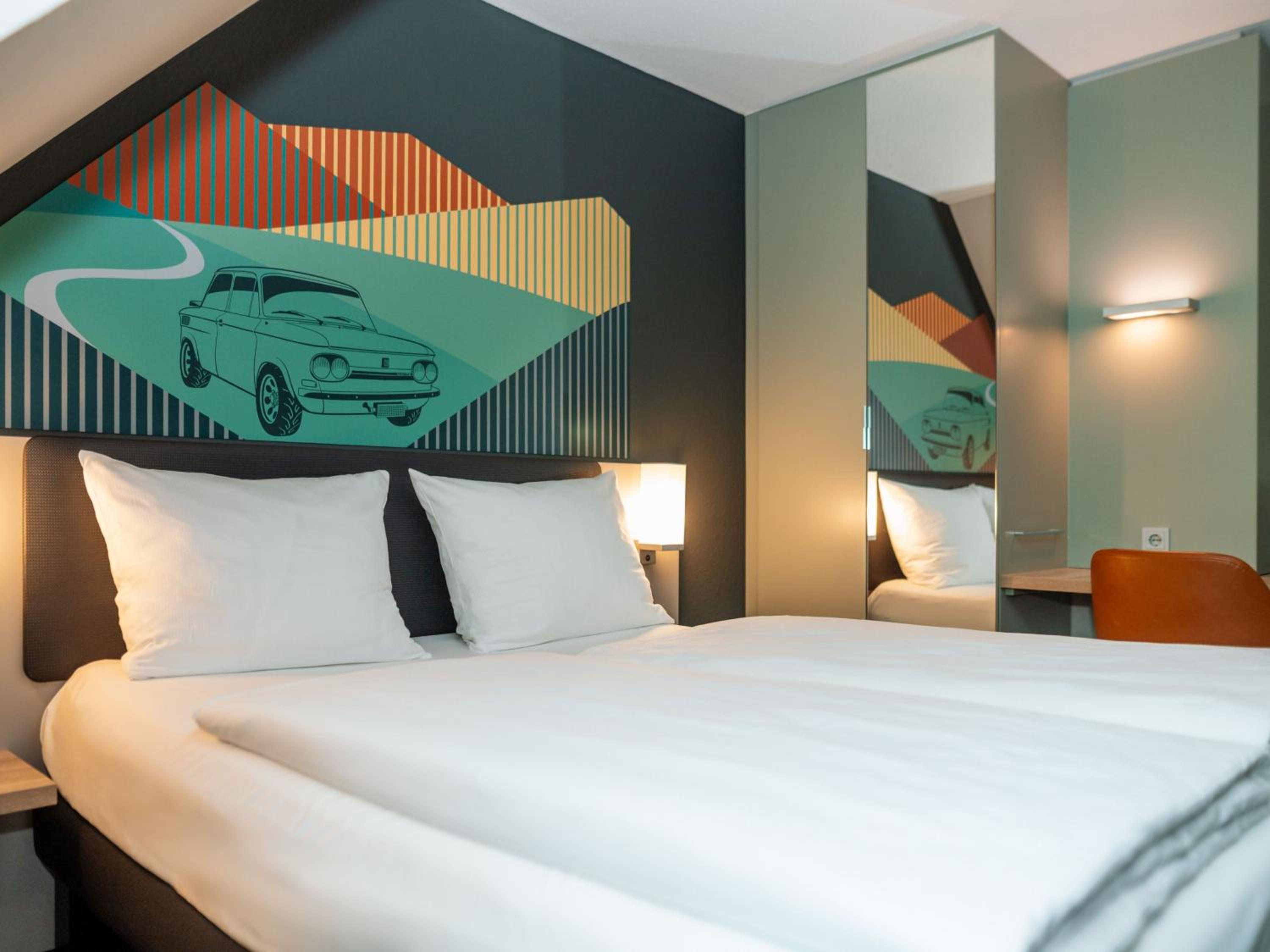 Standard Double Room - Photo 13