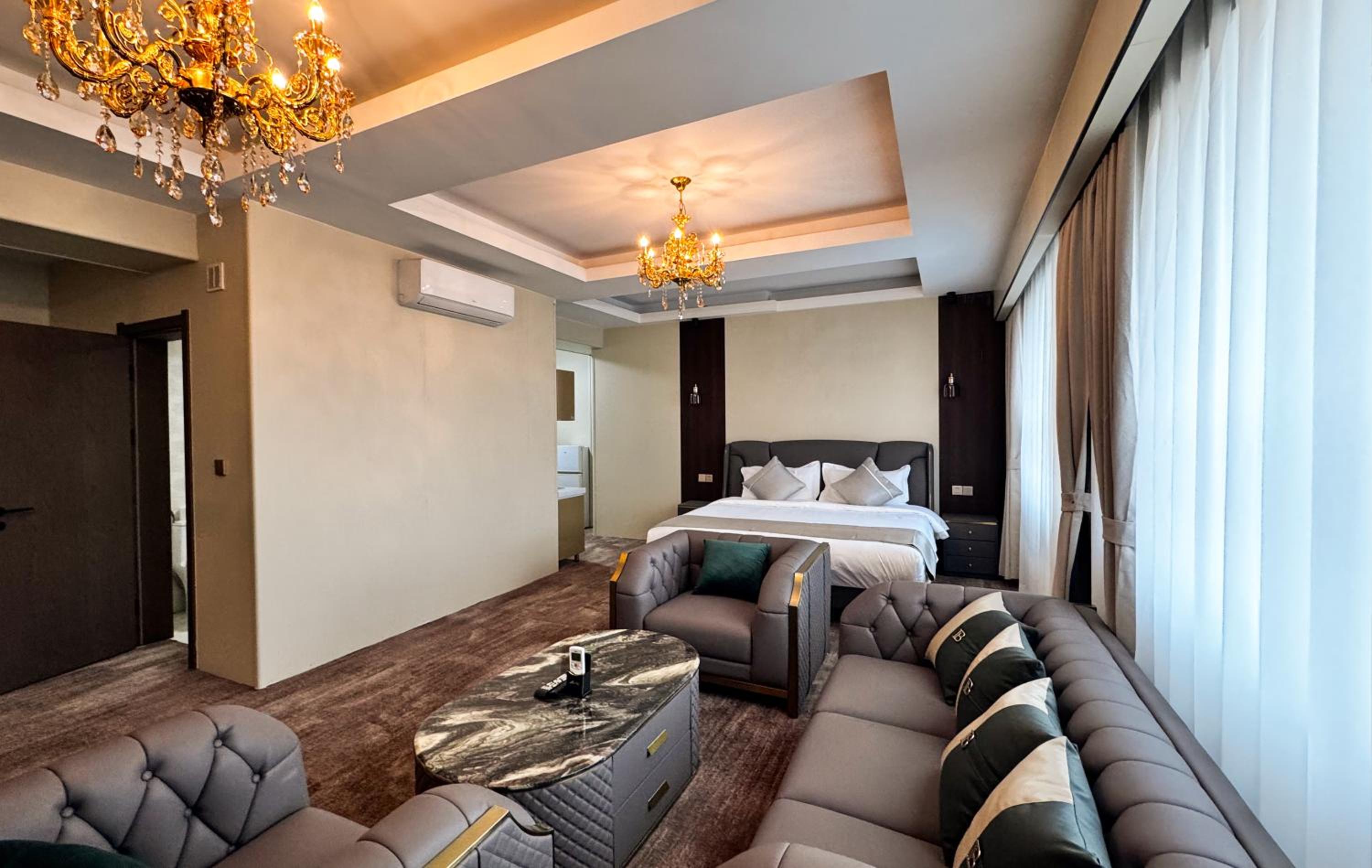 Deluxe Suite photo 3