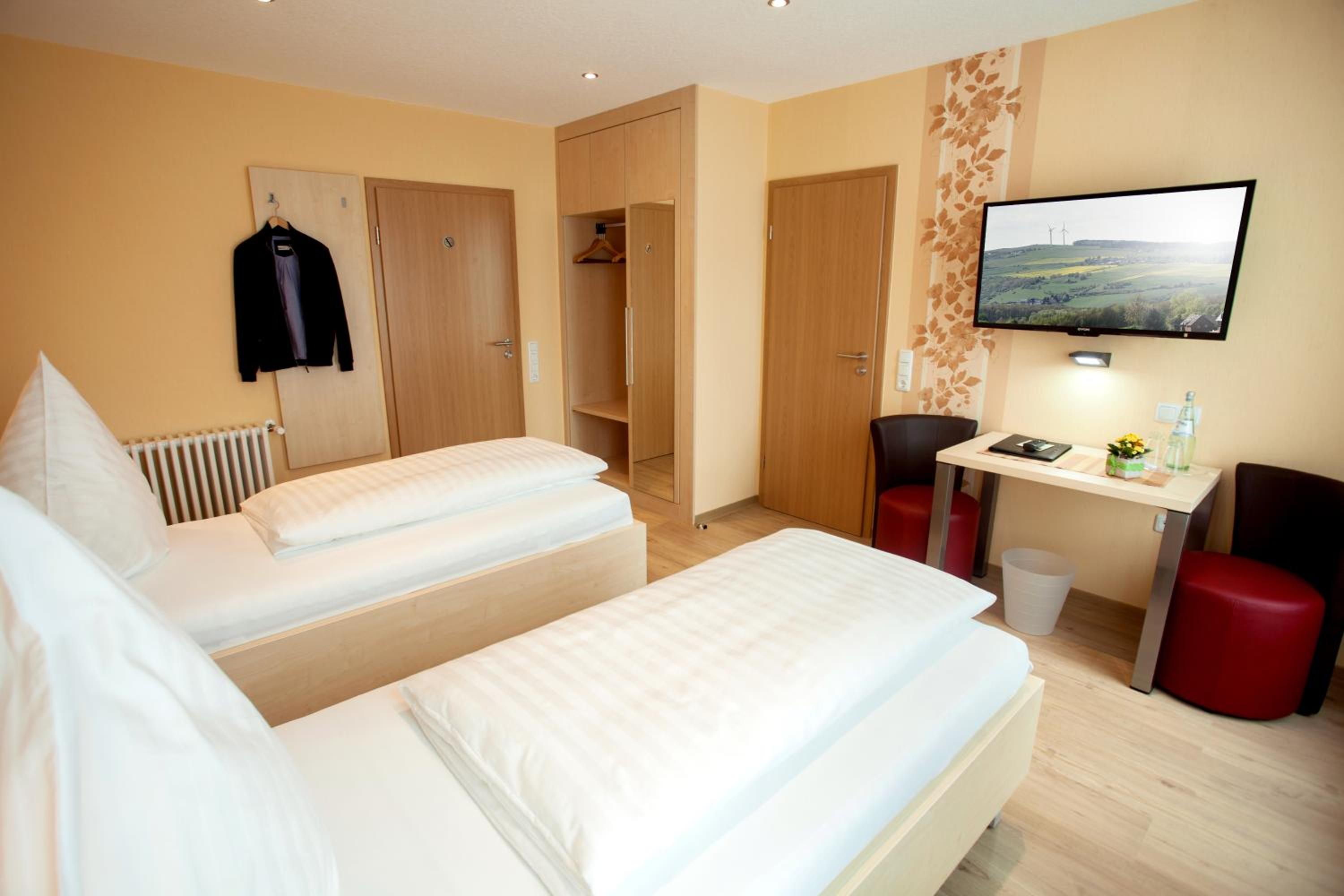 Standard Double Room - Photo 5