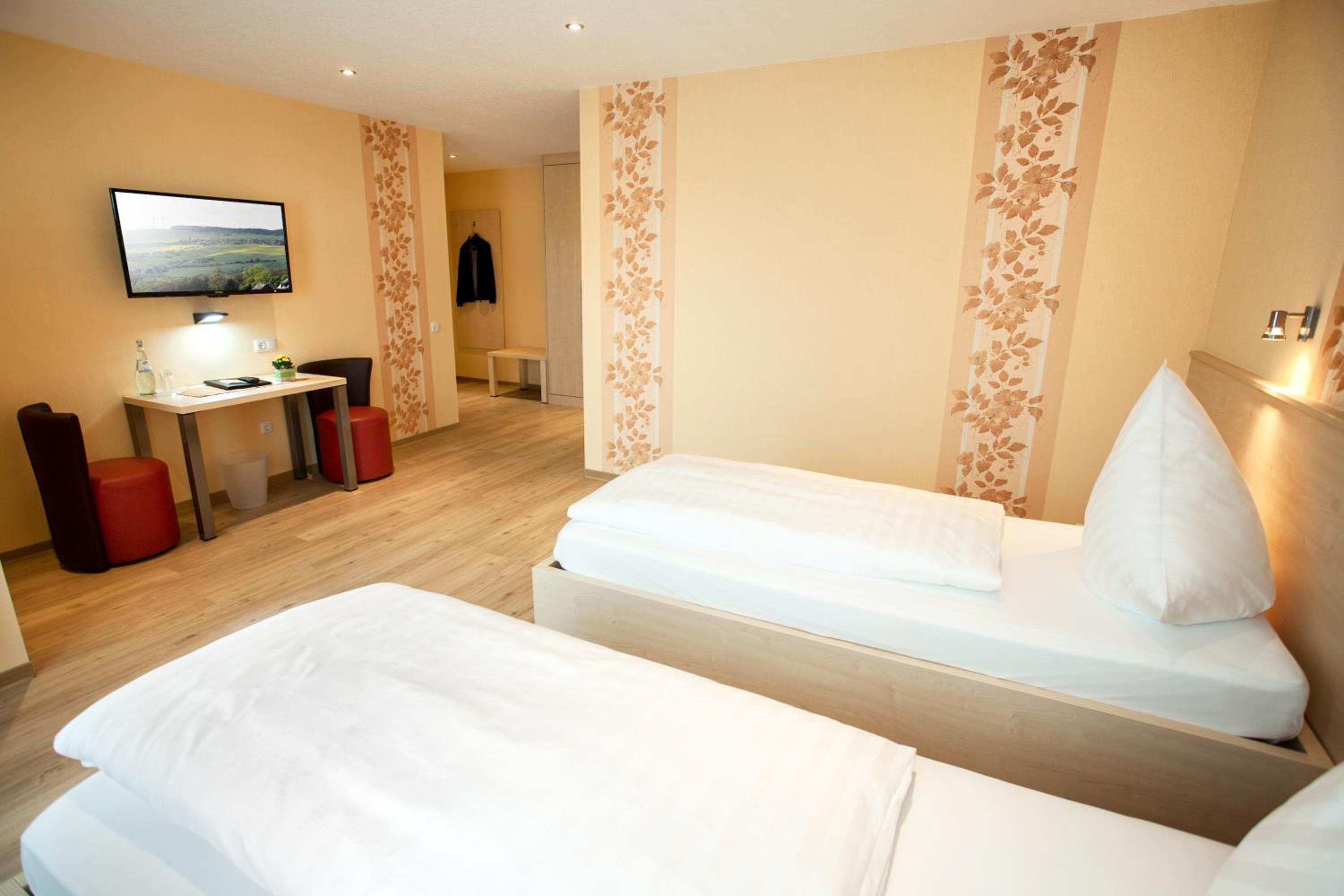 Standard Double Room - Photo 15