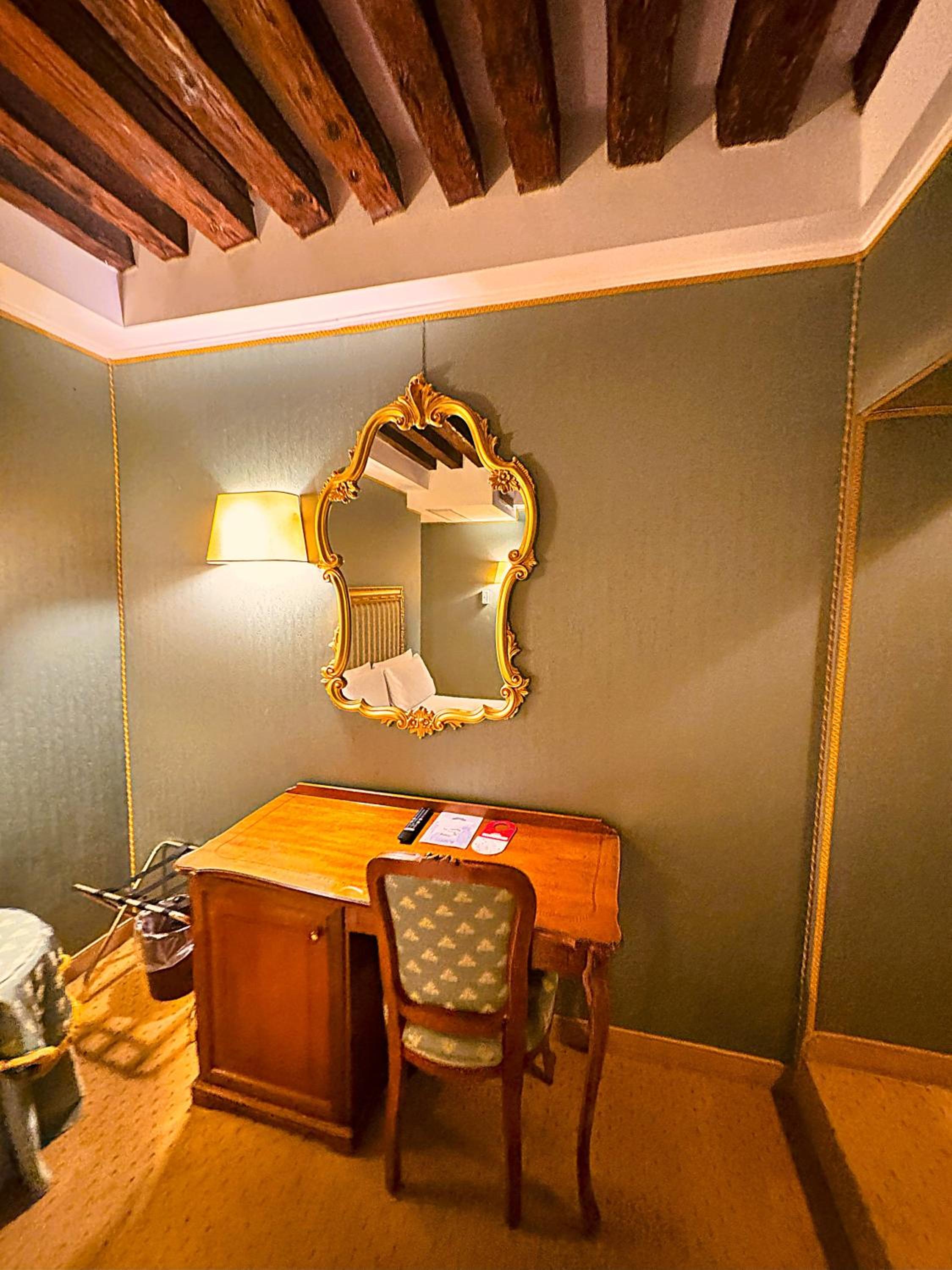 Superior Double or Twin Room thumbnail 6
