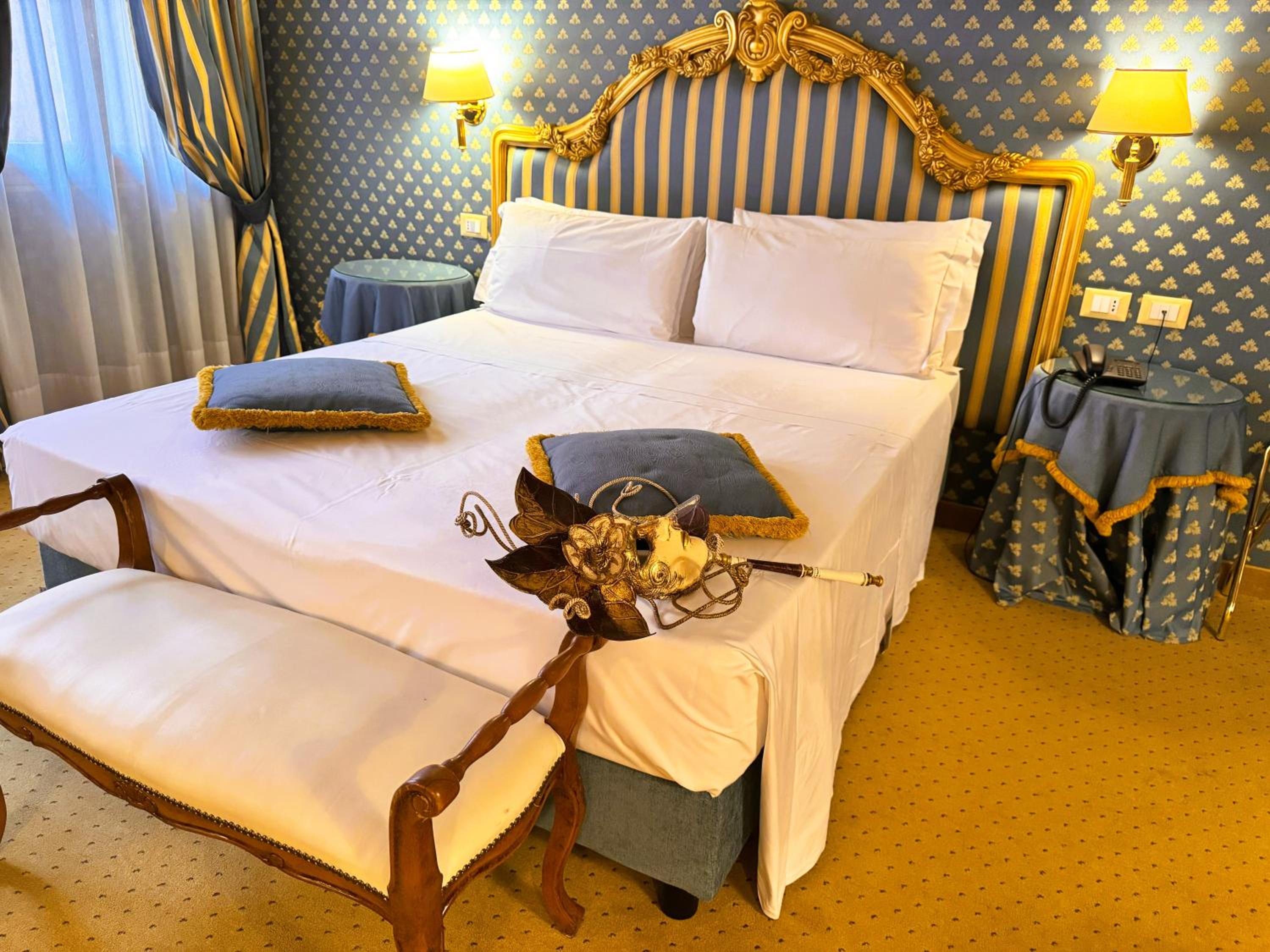 Superior Double or Twin Room thumbnail 5