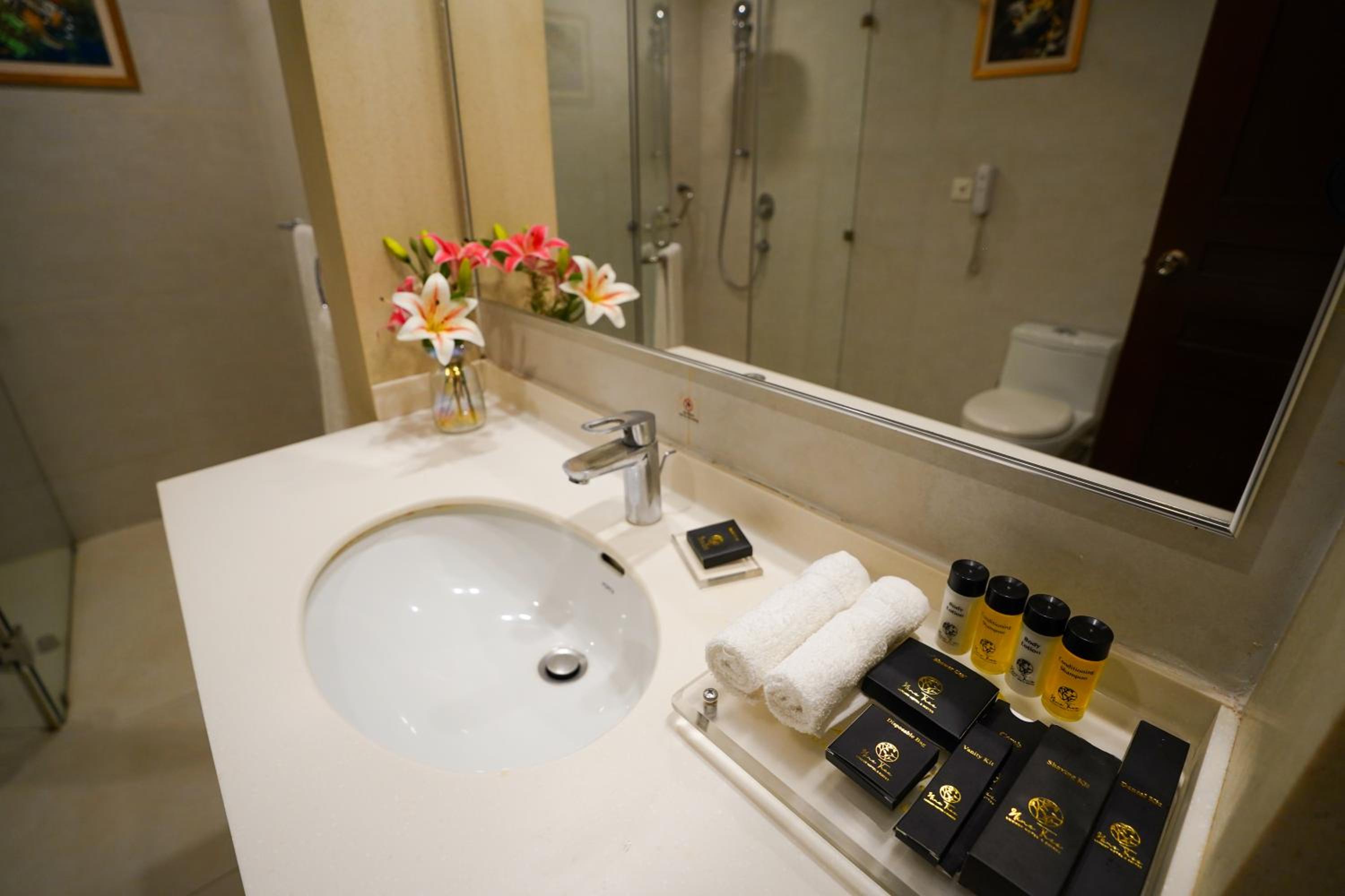 Deluxe Suite - Photo 6